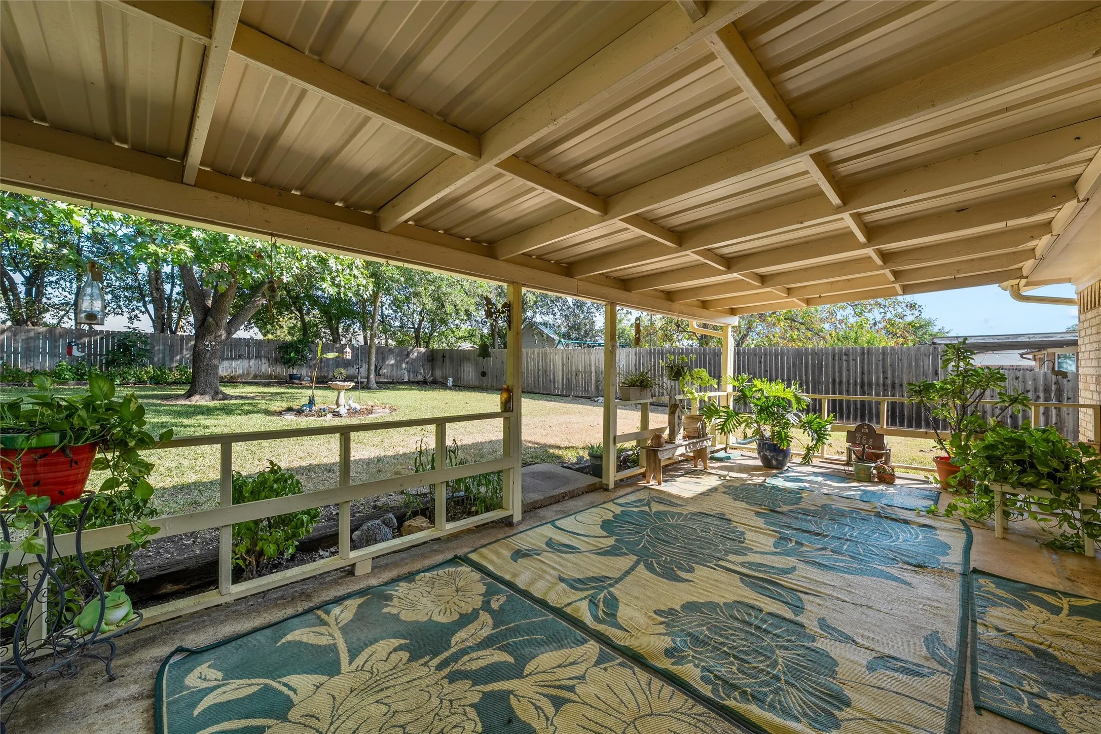 Single Family Residence For Sale in Mc Lennan County , 721 Pawnee Trail, Hewitt, Texas 76643, 3 Bedroom, 2 Bathroom, 2 Garage spaces, 1,342 Sqft, built in 1977, mls#21370926, Real Estate Agent in Hewitt, Homes For Sale in Mc Lennan county, Homes For Sale in Hewitt, Realtor in Hewitt Texas, Real Estate Brokerage Independent Realty Texas, Luminita Cordes Realtor