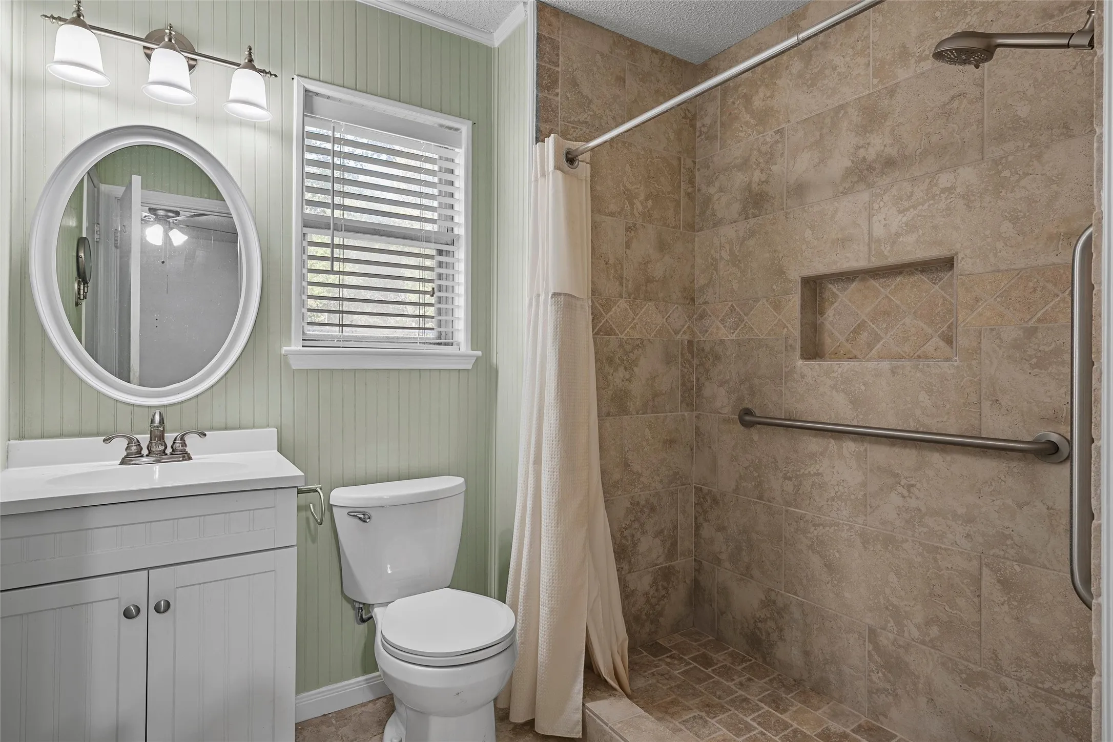 Single Family Residence For Sale in Mc Lennan County , 721 Pawnee Trail, Hewitt, Texas 76643, 3 Bedroom, 2 Bathroom, 2 Garage spaces, 1,342 Sqft, built in 1977, mls#21370926, Real Estate Agent in Hewitt, Homes For Sale in Mc Lennan county, Homes For Sale in Hewitt, Realtor in Hewitt Texas, Real Estate Brokerage Independent Realty Texas, Luminita Cordes Realtor