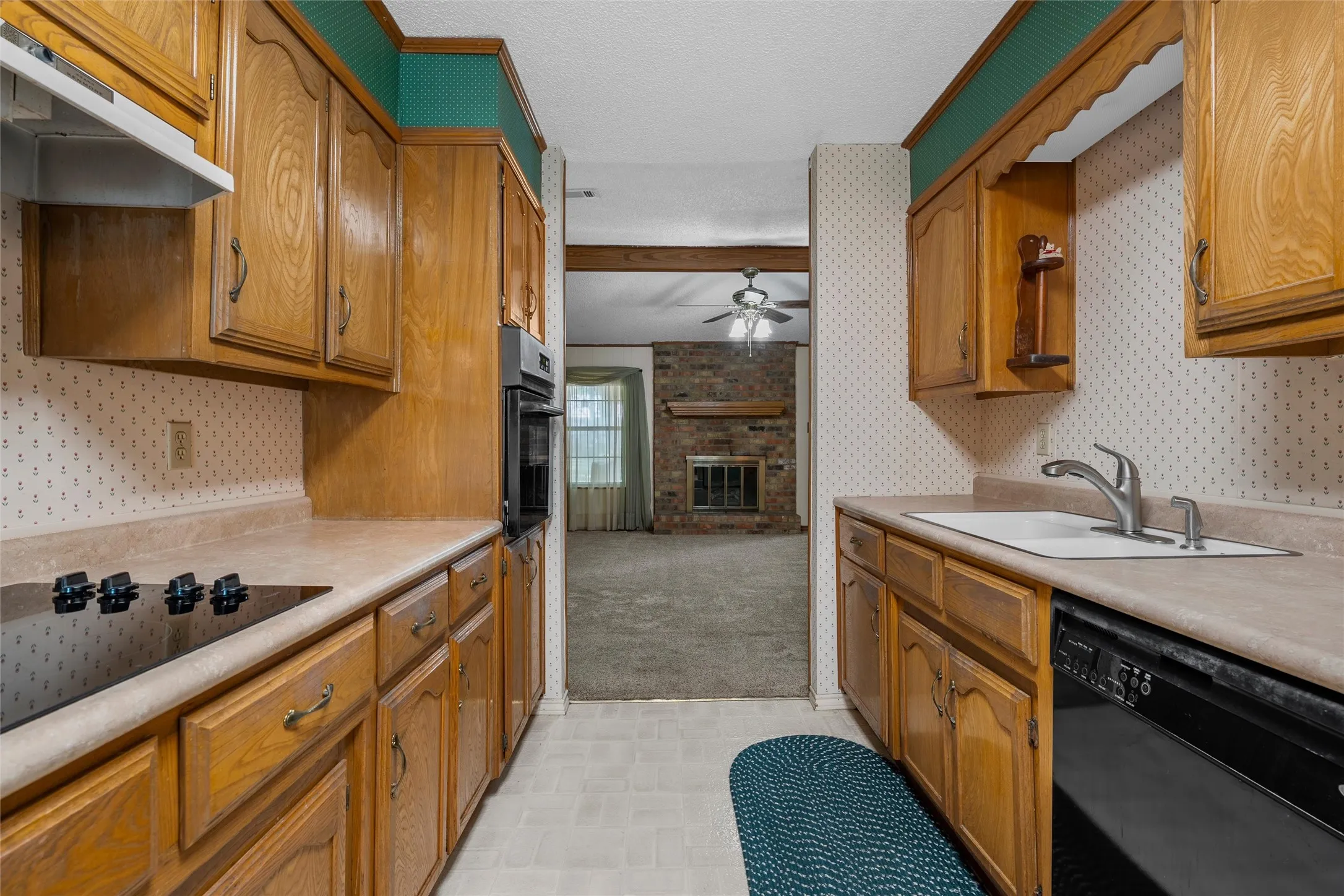 Single Family Residence For Sale in Mc Lennan County , 721 Pawnee Trail, Hewitt, Texas 76643, 3 Bedroom, 2 Bathroom, 2 Garage spaces, 1,342 Sqft, built in 1977, mls#21370926, Real Estate Agent in Hewitt, Homes For Sale in Mc Lennan county, Homes For Sale in Hewitt, Realtor in Hewitt Texas, Real Estate Brokerage Independent Realty Texas, Luminita Cordes Realtor