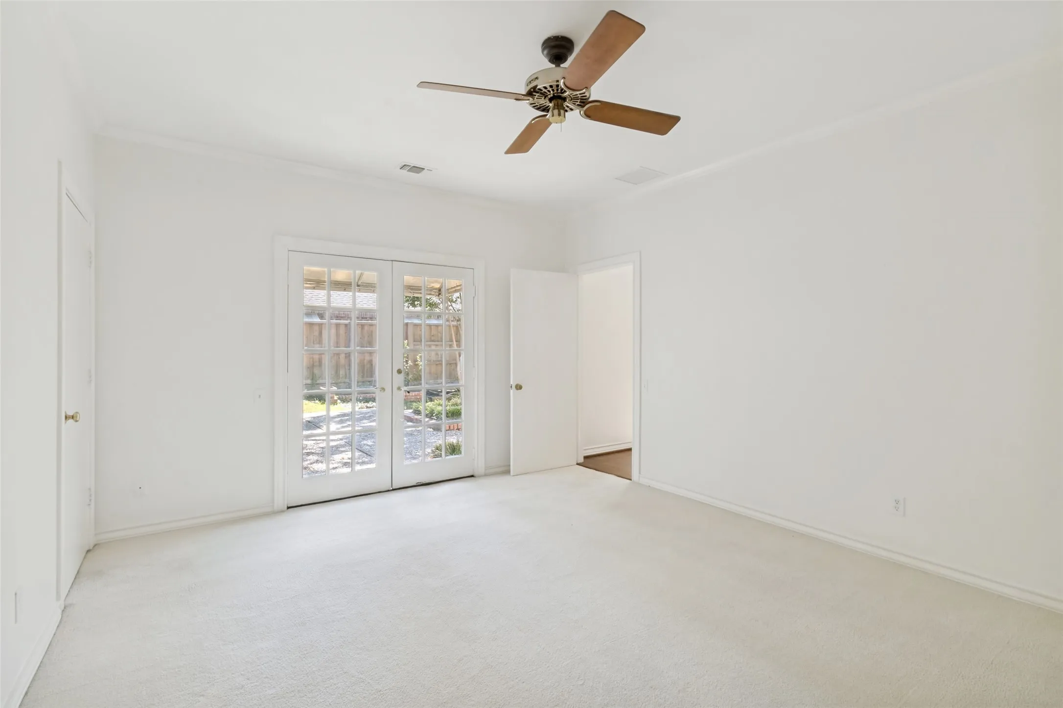 Single Family Residence For Sale in Dallas County , 7739 SOUTHWESTERN Boulevard, Dallas, Texas 75225, 3 Bedroom, 3 Bathroom, 2 Garage spaces, 3,213 Sqft, built in 1978, mls#21371689, Real Estate Agent in Dallas, Homes For Sale in Dallas county, Homes For Sale in Dallas, Realtor in Dallas Texas, Real Estate Brokerage Independent Realty Texas, Luminita Cordes Realtor
