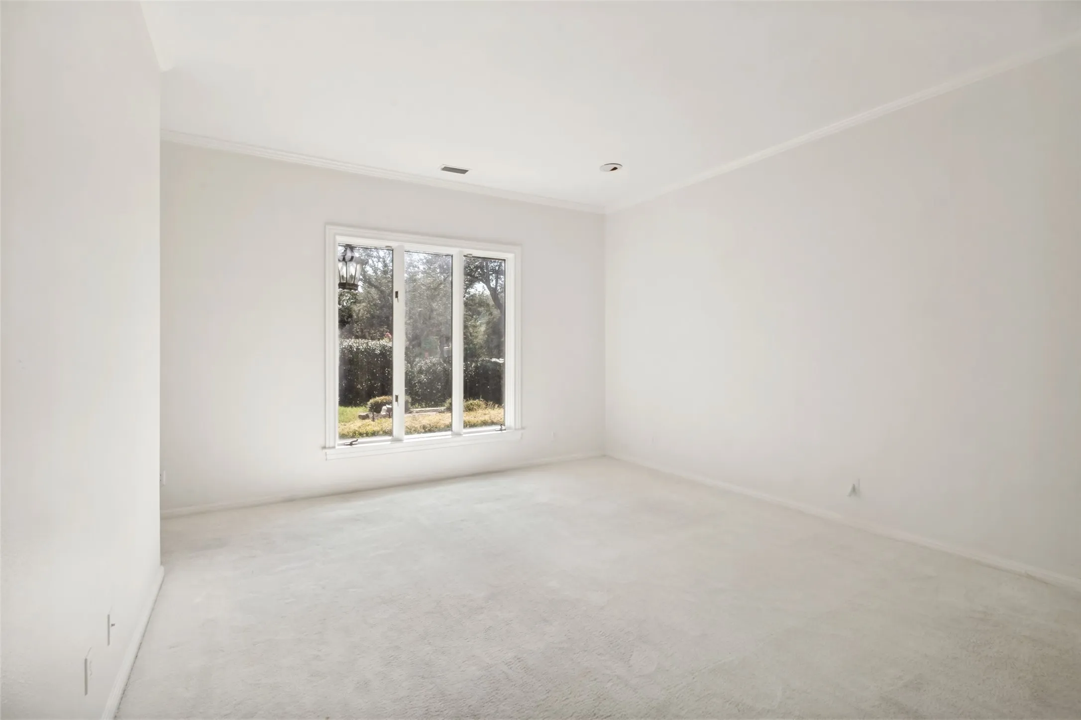 Single Family Residence For Sale in Dallas County , 7739 SOUTHWESTERN Boulevard, Dallas, Texas 75225, 3 Bedroom, 3 Bathroom, 2 Garage spaces, 3,213 Sqft, built in 1978, mls#21371689, Real Estate Agent in Dallas, Homes For Sale in Dallas county, Homes For Sale in Dallas, Realtor in Dallas Texas, Real Estate Brokerage Independent Realty Texas, Luminita Cordes Realtor