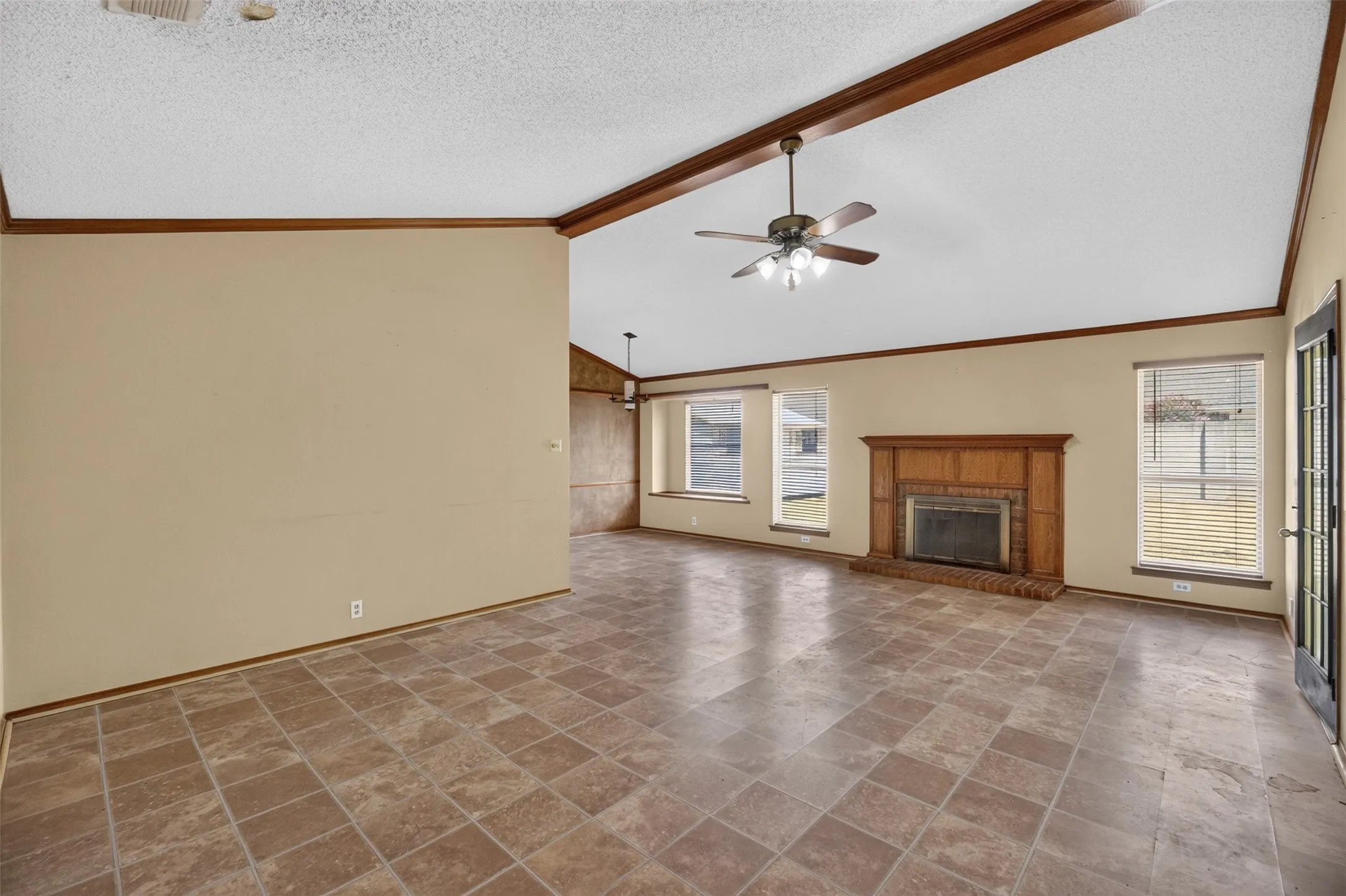 Single Family Residence For Sale in Johnson County , 1217 Stonelake Drive, Cleburne, Texas 76033, 3 Bedroom, 2 Bathroom, 2 Garage spaces, 1,768 Sqft, built in 1986, mls#21372048, Real Estate Agent in Cleburne, Homes For Sale in Johnson county, Homes For Sale in Cleburne, Realtor in Cleburne Texas, Real Estate Brokerage Independent Realty Texas, Luminita Cordes Realtor