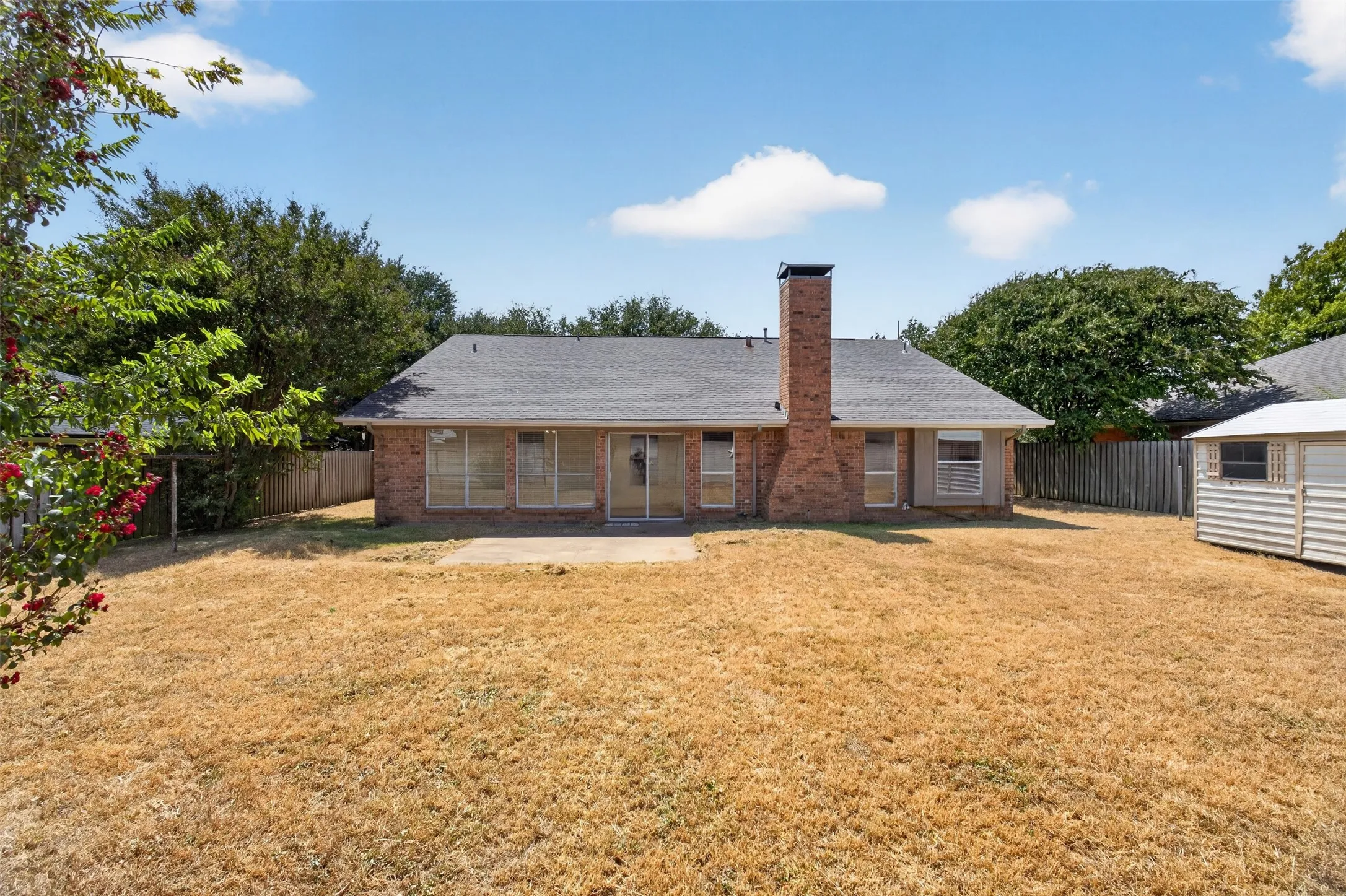Single Family Residence For Sale in Johnson County , 1217 Stonelake Drive, Cleburne, Texas 76033, 3 Bedroom, 2 Bathroom, 2 Garage spaces, 1,768 Sqft, built in 1986, mls#21372048, Real Estate Agent in Cleburne, Homes For Sale in Johnson county, Homes For Sale in Cleburne, Realtor in Cleburne Texas, Real Estate Brokerage Independent Realty Texas, Luminita Cordes Realtor