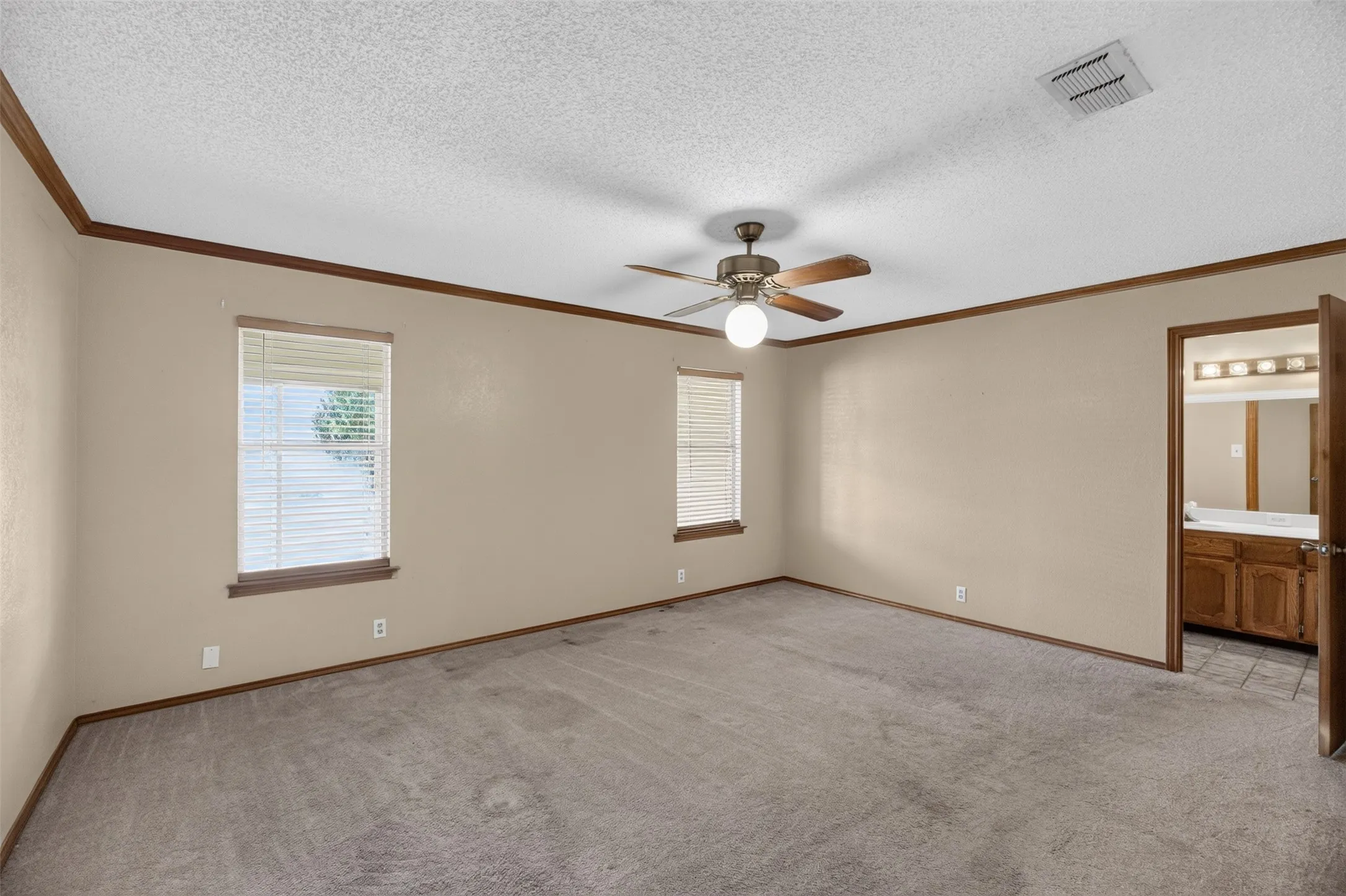 Single Family Residence For Sale in Johnson County , 1217 Stonelake Drive, Cleburne, Texas 76033, 3 Bedroom, 2 Bathroom, 2 Garage spaces, 1,768 Sqft, built in 1986, mls#21372048, Real Estate Agent in Cleburne, Homes For Sale in Johnson county, Homes For Sale in Cleburne, Realtor in Cleburne Texas, Real Estate Brokerage Independent Realty Texas, Luminita Cordes Realtor