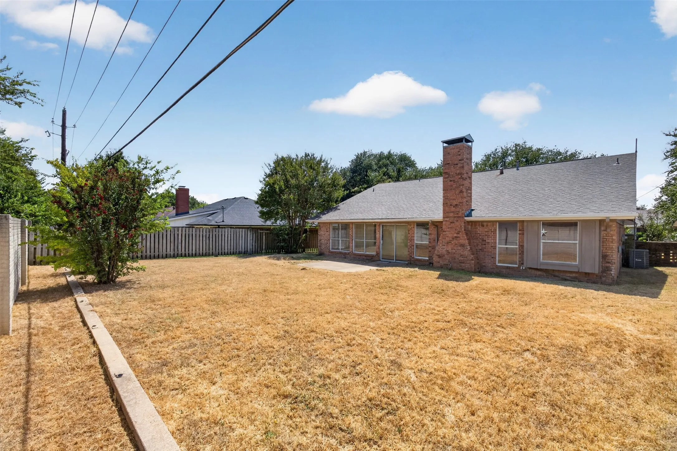 Single Family Residence For Sale in Johnson County , 1217 Stonelake Drive, Cleburne, Texas 76033, 3 Bedroom, 2 Bathroom, 2 Garage spaces, 1,768 Sqft, built in 1986, mls#21372048, Real Estate Agent in Cleburne, Homes For Sale in Johnson county, Homes For Sale in Cleburne, Realtor in Cleburne Texas, Real Estate Brokerage Independent Realty Texas, Luminita Cordes Realtor