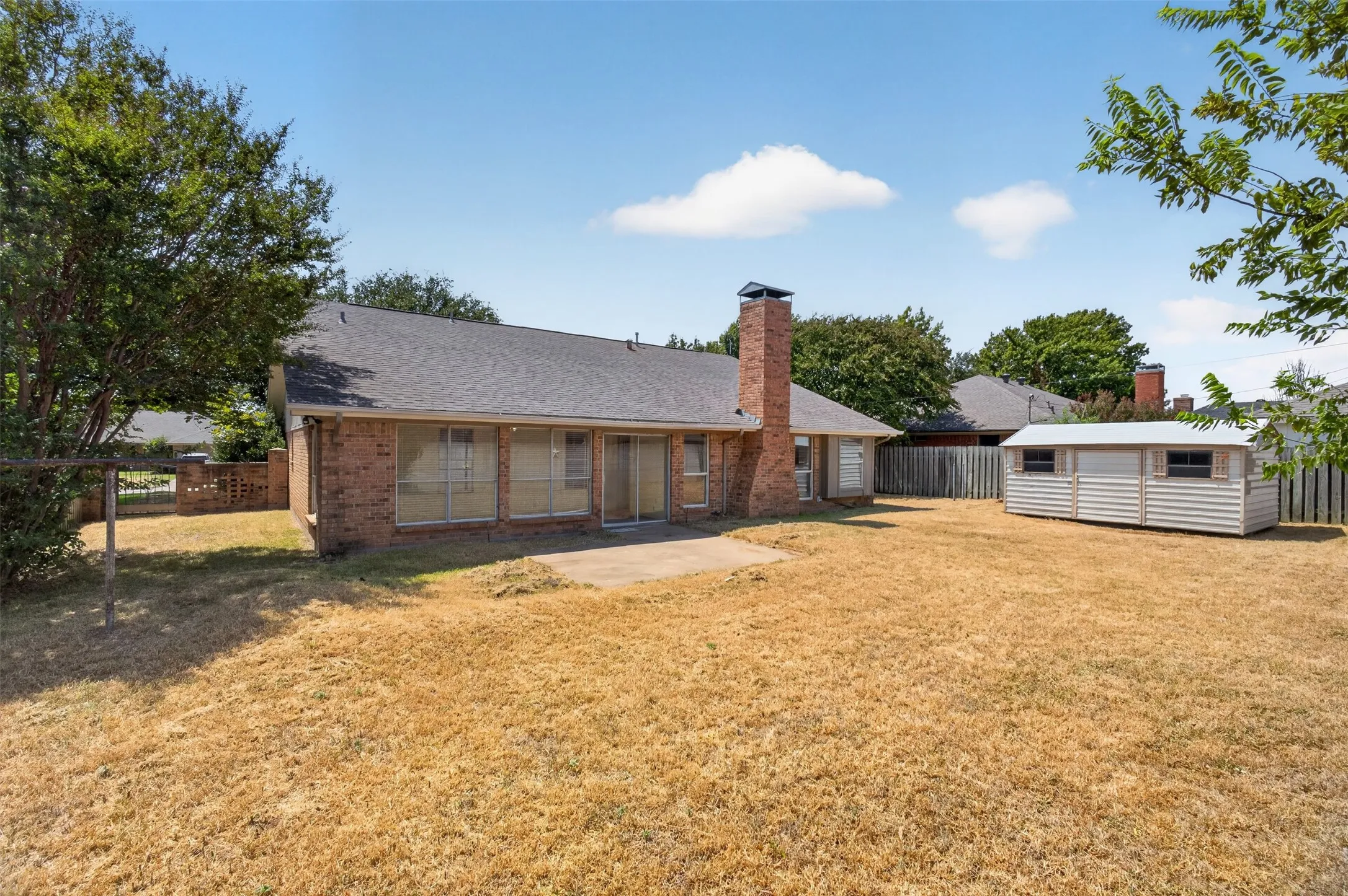 Single Family Residence For Sale in Johnson County , 1217 Stonelake Drive, Cleburne, Texas 76033, 3 Bedroom, 2 Bathroom, 2 Garage spaces, 1,768 Sqft, built in 1986, mls#21372048, Real Estate Agent in Cleburne, Homes For Sale in Johnson county, Homes For Sale in Cleburne, Realtor in Cleburne Texas, Real Estate Brokerage Independent Realty Texas, Luminita Cordes Realtor
