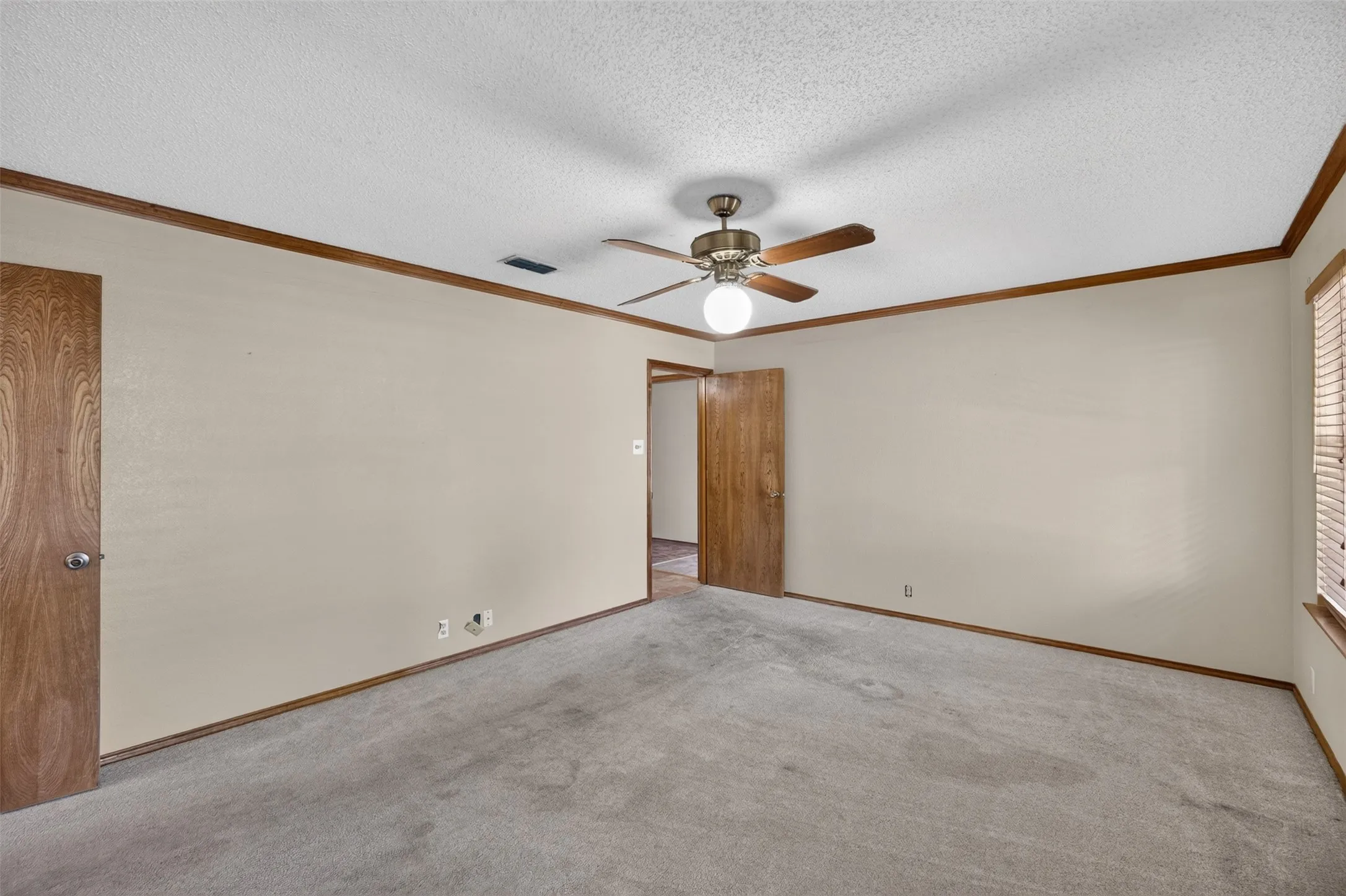 Single Family Residence For Sale in Johnson County , 1217 Stonelake Drive, Cleburne, Texas 76033, 3 Bedroom, 2 Bathroom, 2 Garage spaces, 1,768 Sqft, built in 1986, mls#21372048, Real Estate Agent in Cleburne, Homes For Sale in Johnson county, Homes For Sale in Cleburne, Realtor in Cleburne Texas, Real Estate Brokerage Independent Realty Texas, Luminita Cordes Realtor