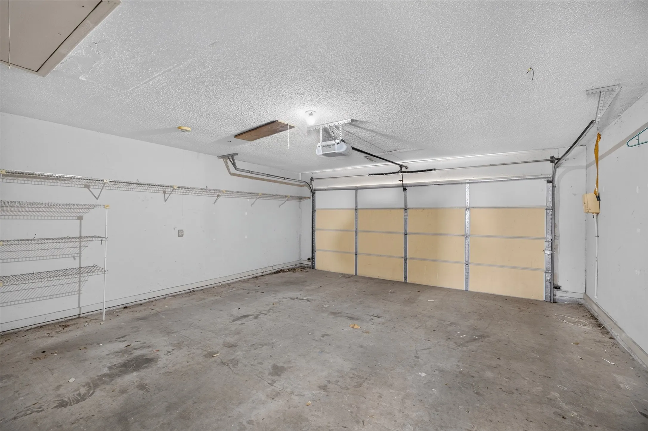 Single Family Residence For Sale in Johnson County , 1217 Stonelake Drive, Cleburne, Texas 76033, 3 Bedroom, 2 Bathroom, 2 Garage spaces, 1,768 Sqft, built in 1986, mls#21372048, Real Estate Agent in Cleburne, Homes For Sale in Johnson county, Homes For Sale in Cleburne, Realtor in Cleburne Texas, Real Estate Brokerage Independent Realty Texas, Luminita Cordes Realtor