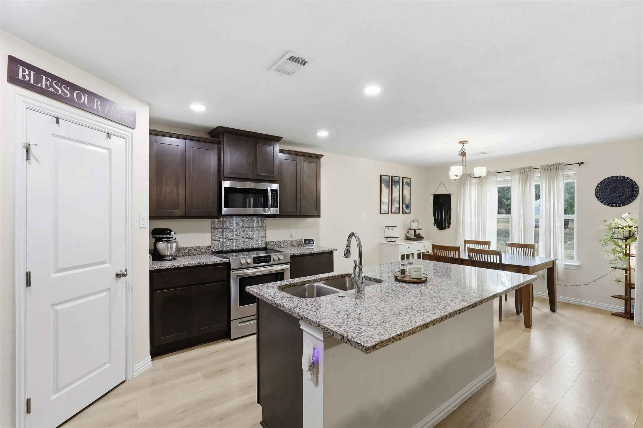 Single Family Residence For Sale in Hood County , 4100 Peak Road, Granbury, Texas 76048, 3 Bedroom, 2 Bathroom, 2 Garage spaces, 2,084 Sqft, built in 2021, mls#21370052, Real Estate Agent in Granbury, Homes For Sale in Hood county, Homes For Sale in Granbury, Realtor in Granbury Texas, Real Estate Brokerage Independent Realty Texas, Luminita Cordes Realtor