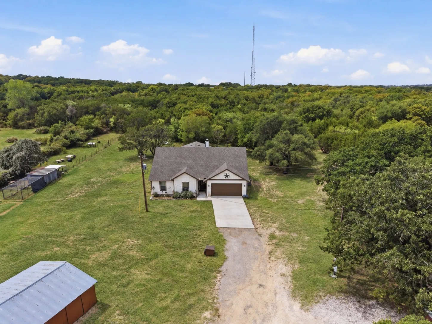 Single Family Residence For Sale in Hood County , 4100 Peak Road, Granbury, Texas 76048, 3 Bedroom, 2 Bathroom, 2 Garage spaces, 2,084 Sqft, built in 2021, mls#21370052, Real Estate Agent in Granbury, Homes For Sale in Hood county, Homes For Sale in Granbury, Realtor in Granbury Texas, Real Estate Brokerage Independent Realty Texas, Luminita Cordes Realtor