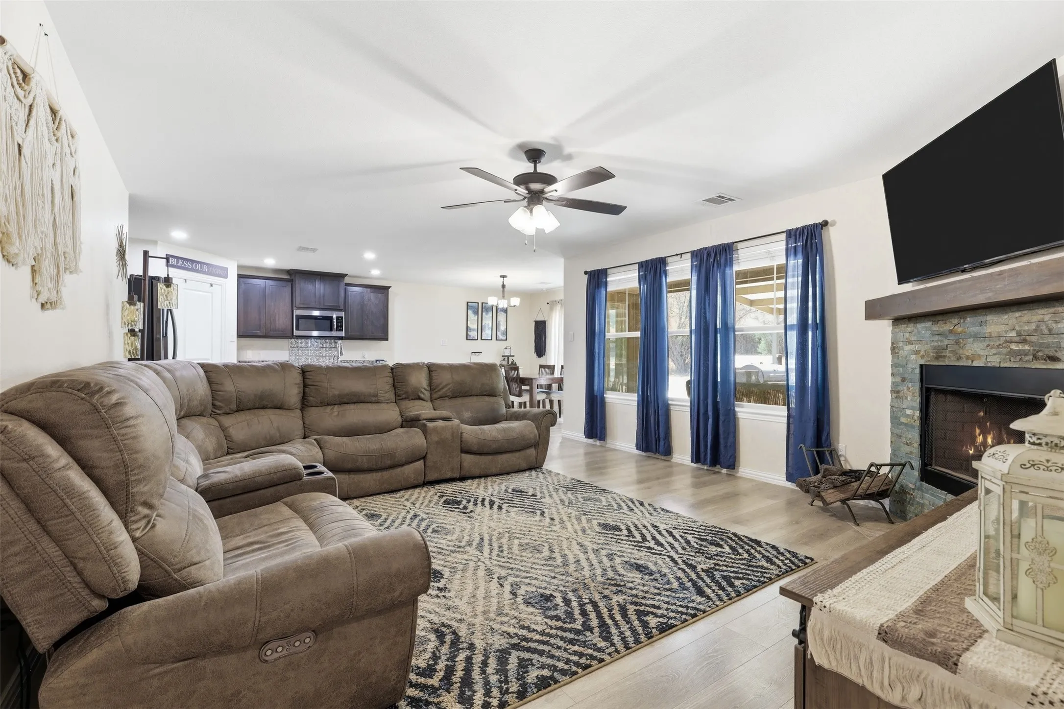 Single Family Residence For Sale in Hood County , 4100 Peak Road, Granbury, Texas 76048, 3 Bedroom, 2 Bathroom, 2 Garage spaces, 2,084 Sqft, built in 2021, mls#21370052, Real Estate Agent in Granbury, Homes For Sale in Hood county, Homes For Sale in Granbury, Realtor in Granbury Texas, Real Estate Brokerage Independent Realty Texas, Luminita Cordes Realtor