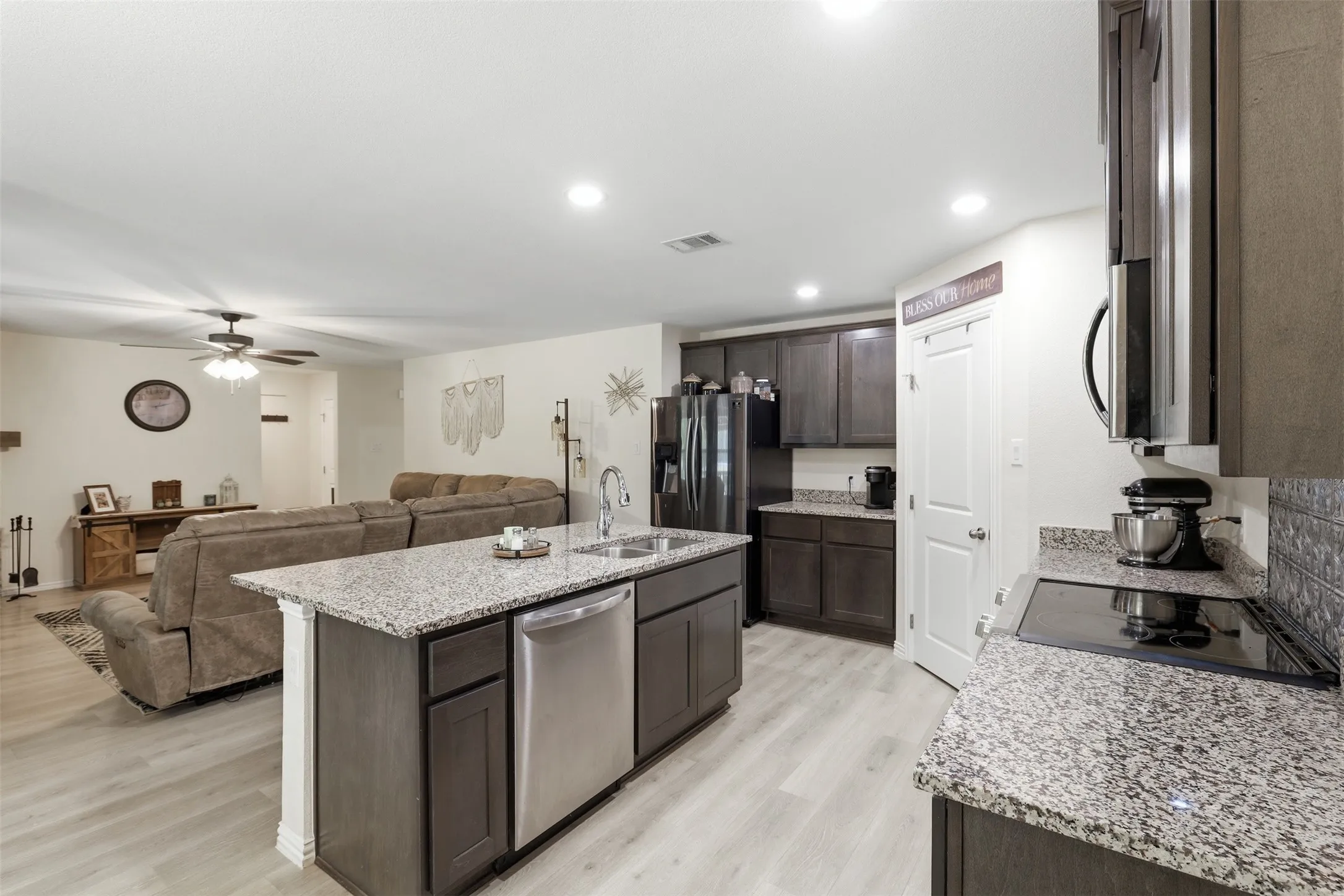 Single Family Residence For Sale in Hood County , 4100 Peak Road, Granbury, Texas 76048, 3 Bedroom, 2 Bathroom, 2 Garage spaces, 2,084 Sqft, built in 2021, mls#21370052, Real Estate Agent in Granbury, Homes For Sale in Hood county, Homes For Sale in Granbury, Realtor in Granbury Texas, Real Estate Brokerage Independent Realty Texas, Luminita Cordes Realtor