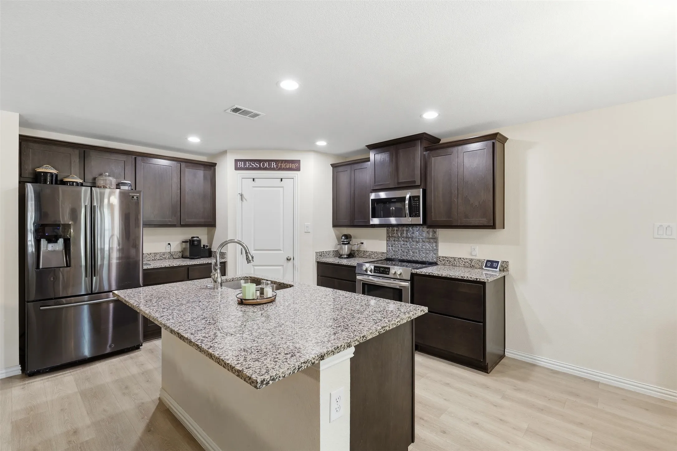 Single Family Residence For Sale in Hood County , 4100 Peak Road, Granbury, Texas 76048, 3 Bedroom, 2 Bathroom, 2 Garage spaces, 2,084 Sqft, built in 2021, mls#21370052, Real Estate Agent in Granbury, Homes For Sale in Hood county, Homes For Sale in Granbury, Realtor in Granbury Texas, Real Estate Brokerage Independent Realty Texas, Luminita Cordes Realtor