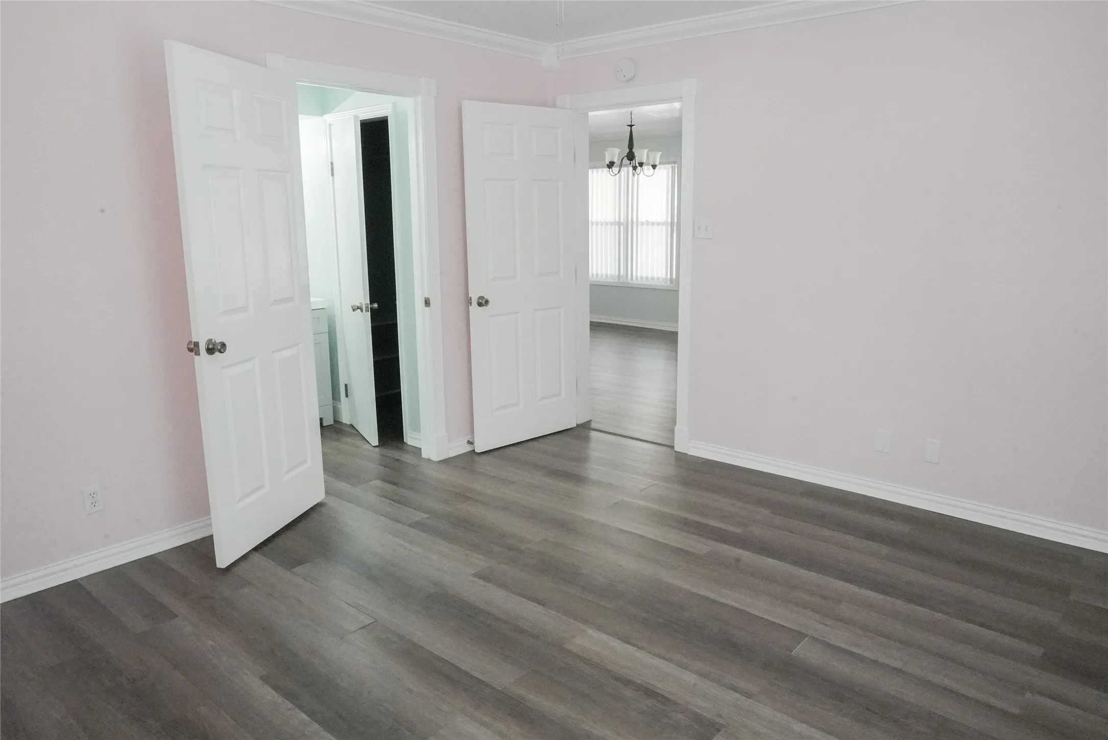 Single Family Residence For Sale in Tarrant County , 1813 Roberts Cut Off Road, River Oaks, Texas 76114, 2 Bedroom, 2 Bathroom, Garage spaces, 1,138 Sqft, built in 1938, mls#21372053, Real Estate Agent in River Oaks, Homes For Sale in Tarrant county, Homes For Sale in River Oaks, Realtor in River Oaks Texas, Real Estate Brokerage Independent Realty Texas, Luminita Cordes Realtor