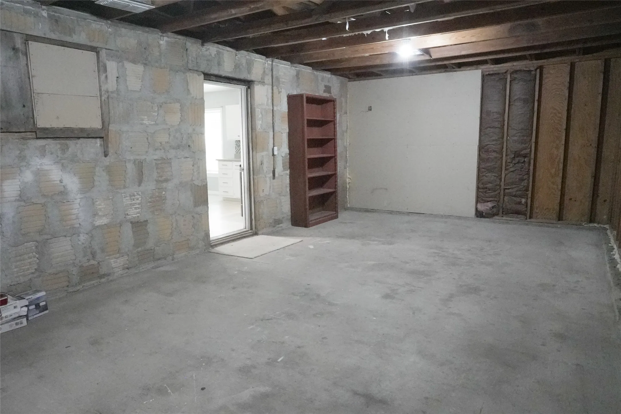 Single Family Residence For Sale in Tarrant County , 1813 Roberts Cut Off Road, River Oaks, Texas 76114, 2 Bedroom, 2 Bathroom, Garage spaces, 1,138 Sqft, built in 1938, mls#21372053, Real Estate Agent in River Oaks, Homes For Sale in Tarrant county, Homes For Sale in River Oaks, Realtor in River Oaks Texas, Real Estate Brokerage Independent Realty Texas, Luminita Cordes Realtor