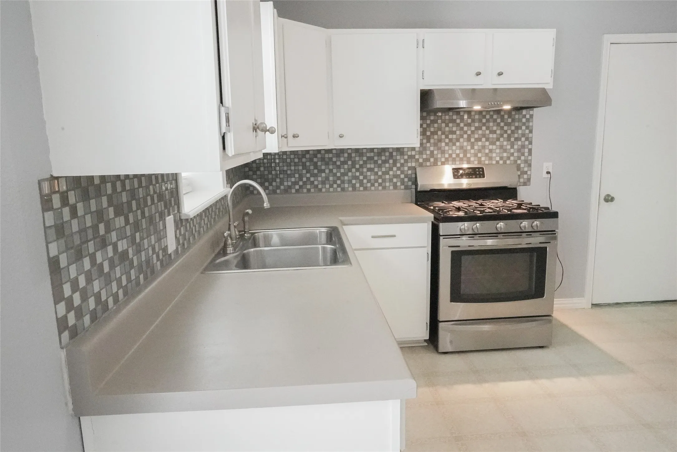 Single Family Residence For Sale in Tarrant County , 1813 Roberts Cut Off Road, River Oaks, Texas 76114, 2 Bedroom, 2 Bathroom, Garage spaces, 1,138 Sqft, built in 1938, mls#21372053, Real Estate Agent in River Oaks, Homes For Sale in Tarrant county, Homes For Sale in River Oaks, Realtor in River Oaks Texas, Real Estate Brokerage Independent Realty Texas, Luminita Cordes Realtor