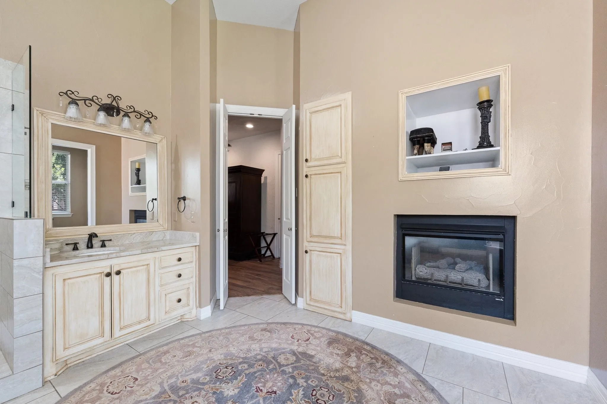 Single Family Residence For Sale in Tarrant County , 921 Fairway View Drive, Mansfield, Texas 76063, 4 Bedroom, 4 Bathroom, 3 Garage spaces, 4,067 Sqft, built in 1998, mls#21371948, Real Estate Agent in Mansfield, Homes For Sale in Tarrant county, Homes For Sale in Mansfield, Realtor in Mansfield Texas, Real Estate Brokerage Independent Realty Texas, Luminita Cordes Realtor