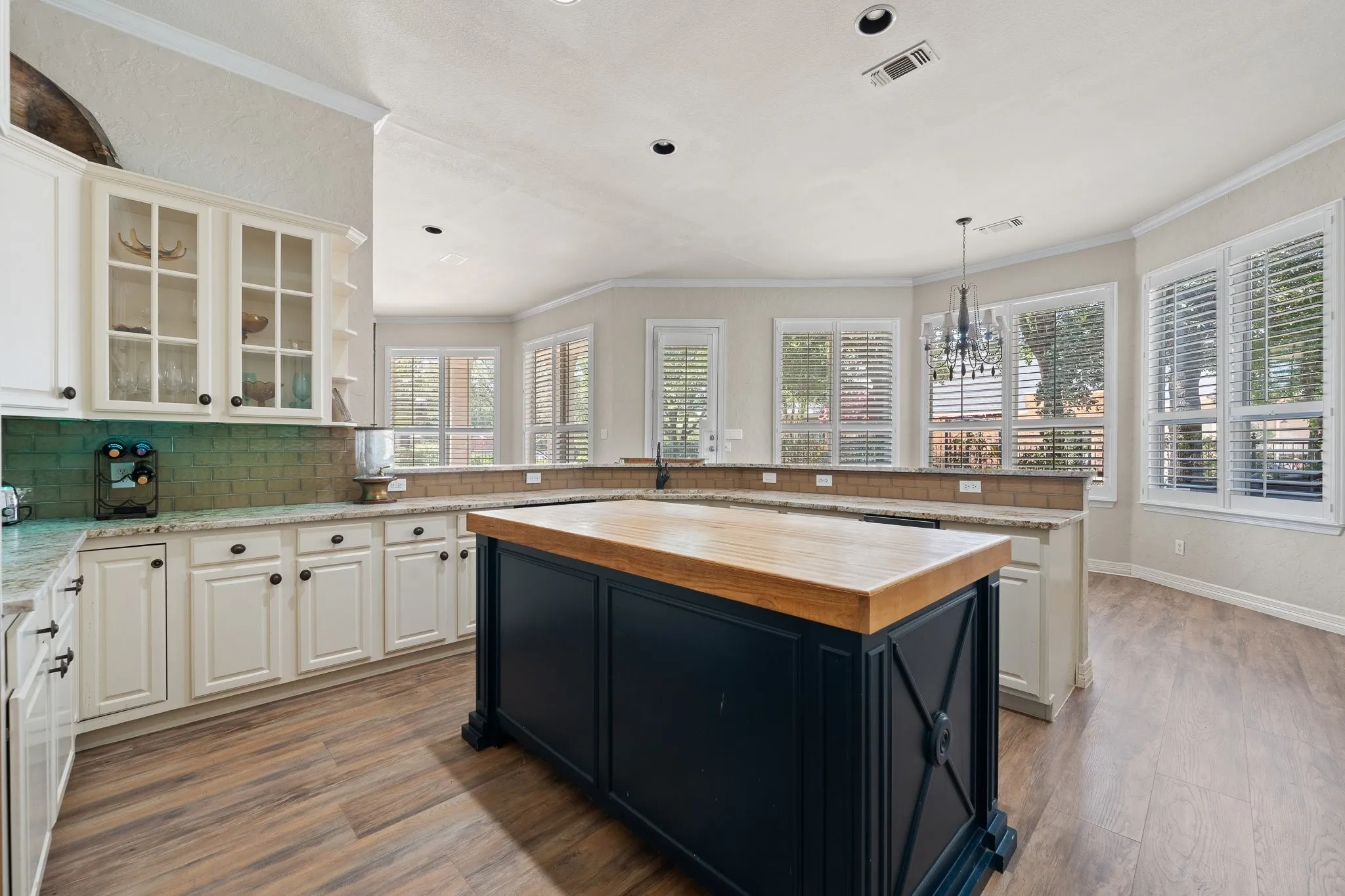 Single Family Residence For Sale in Tarrant County , 921 Fairway View Drive, Mansfield, Texas 76063, 4 Bedroom, 4 Bathroom, 3 Garage spaces, 4,067 Sqft, built in 1998, mls#21371948, Real Estate Agent in Mansfield, Homes For Sale in Tarrant county, Homes For Sale in Mansfield, Realtor in Mansfield Texas, Real Estate Brokerage Independent Realty Texas, Luminita Cordes Realtor