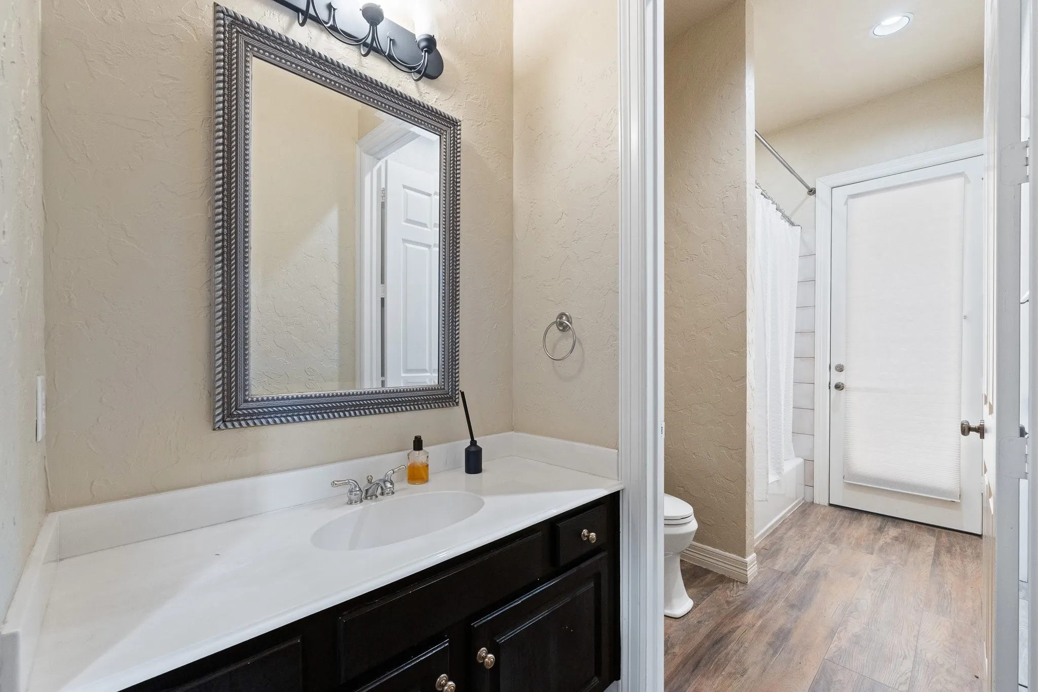 Single Family Residence For Sale in Tarrant County , 921 Fairway View Drive, Mansfield, Texas 76063, 4 Bedroom, 4 Bathroom, 3 Garage spaces, 4,067 Sqft, built in 1998, mls#21371948, Real Estate Agent in Mansfield, Homes For Sale in Tarrant county, Homes For Sale in Mansfield, Realtor in Mansfield Texas, Real Estate Brokerage Independent Realty Texas, Luminita Cordes Realtor