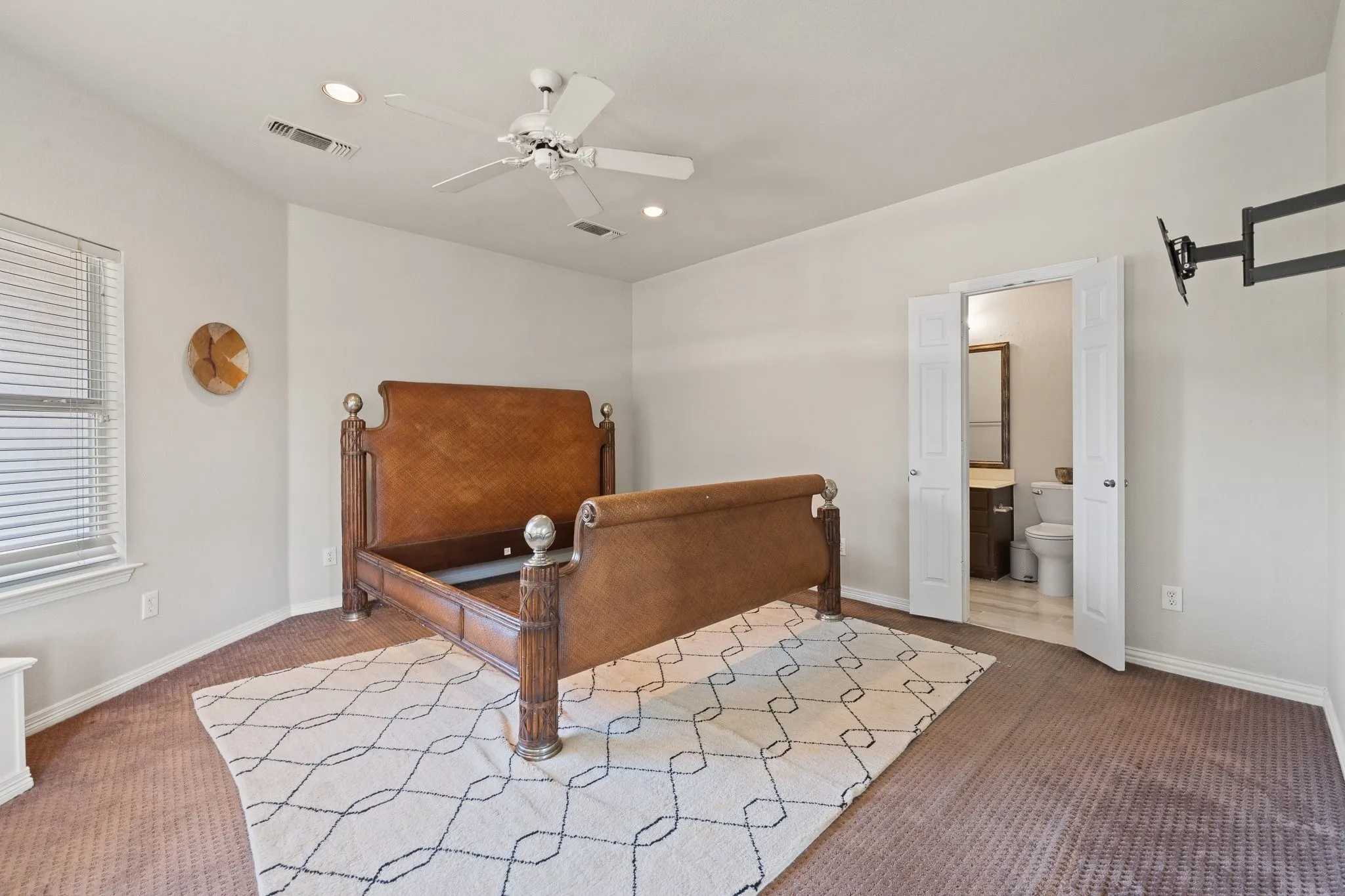 Single Family Residence For Sale in Tarrant County , 921 Fairway View Drive, Mansfield, Texas 76063, 4 Bedroom, 4 Bathroom, 3 Garage spaces, 4,067 Sqft, built in 1998, mls#21371948, Real Estate Agent in Mansfield, Homes For Sale in Tarrant county, Homes For Sale in Mansfield, Realtor in Mansfield Texas, Real Estate Brokerage Independent Realty Texas, Luminita Cordes Realtor