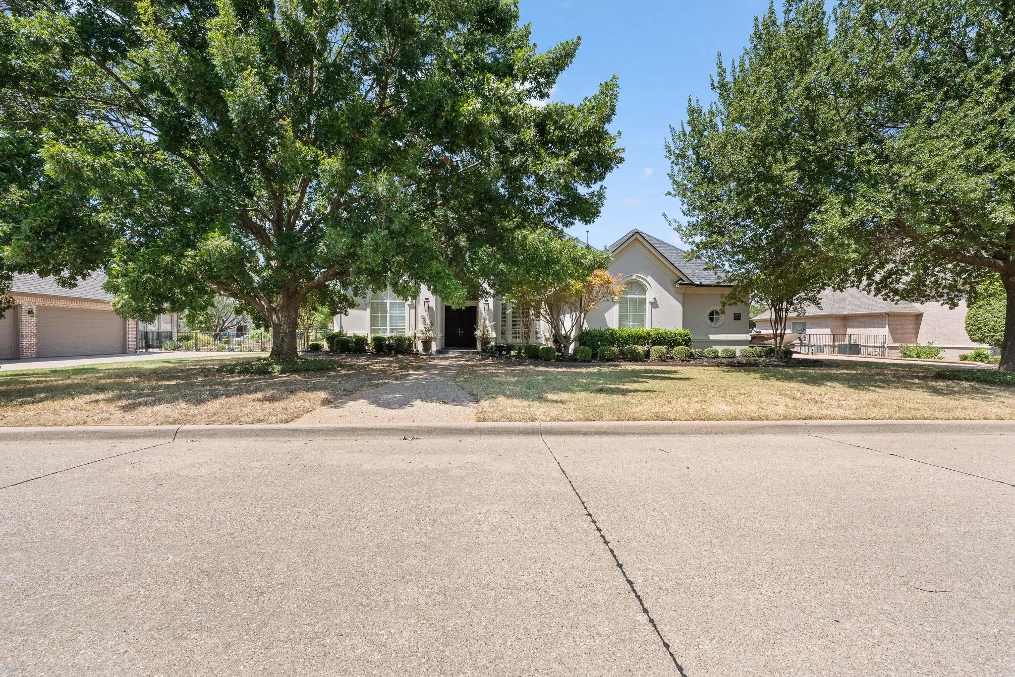 Single Family Residence For Sale in Tarrant County , 921 Fairway View Drive, Mansfield, Texas 76063, 4 Bedroom, 4 Bathroom, 3 Garage spaces, 4,067 Sqft, built in 1998, mls#21371948, Real Estate Agent in Mansfield, Homes For Sale in Tarrant county, Homes For Sale in Mansfield, Realtor in Mansfield Texas, Real Estate Brokerage Independent Realty Texas, Luminita Cordes Realtor