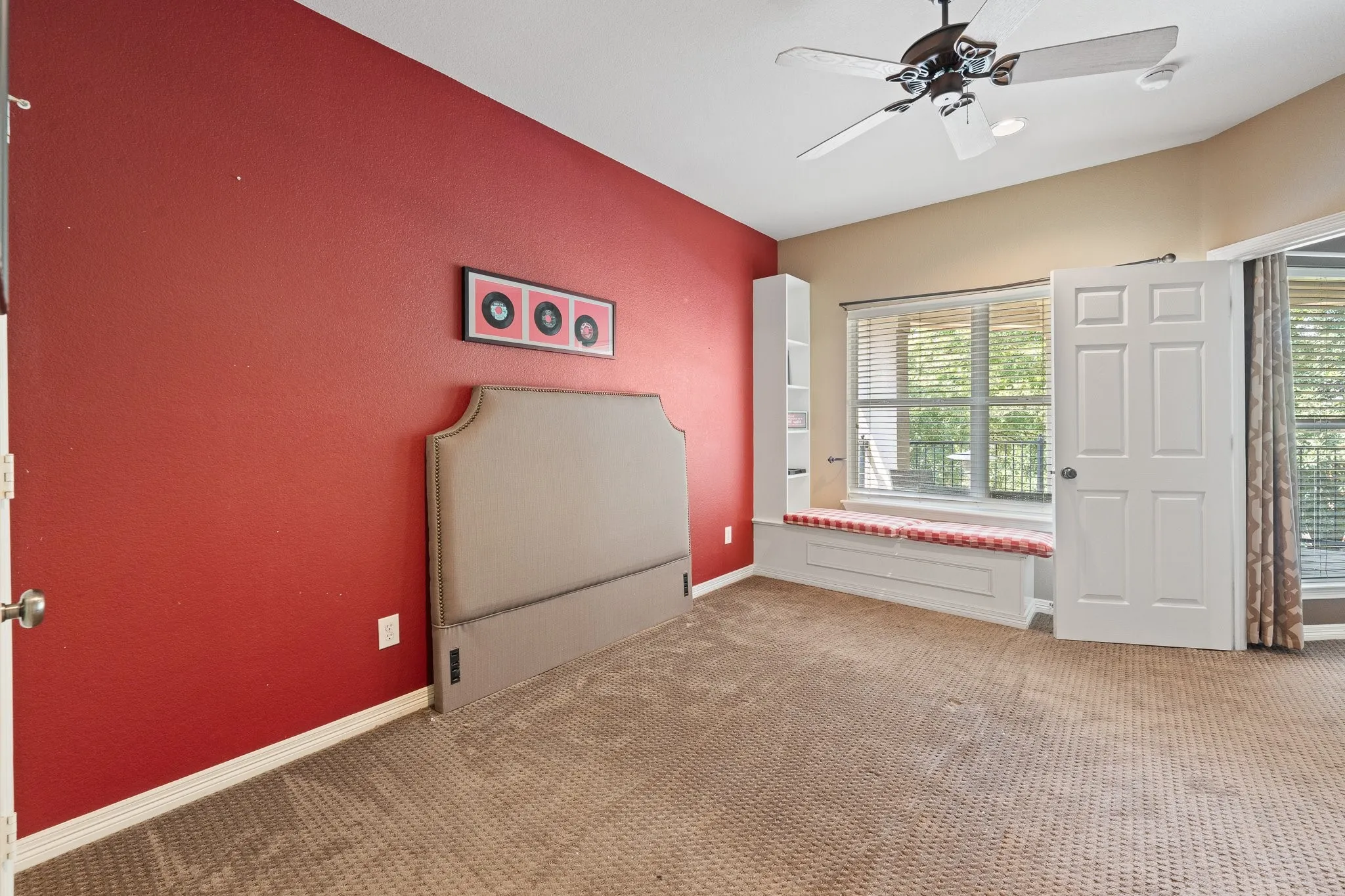 Single Family Residence For Sale in Tarrant County , 921 Fairway View Drive, Mansfield, Texas 76063, 4 Bedroom, 4 Bathroom, 3 Garage spaces, 4,067 Sqft, built in 1998, mls#21371948, Real Estate Agent in Mansfield, Homes For Sale in Tarrant county, Homes For Sale in Mansfield, Realtor in Mansfield Texas, Real Estate Brokerage Independent Realty Texas, Luminita Cordes Realtor