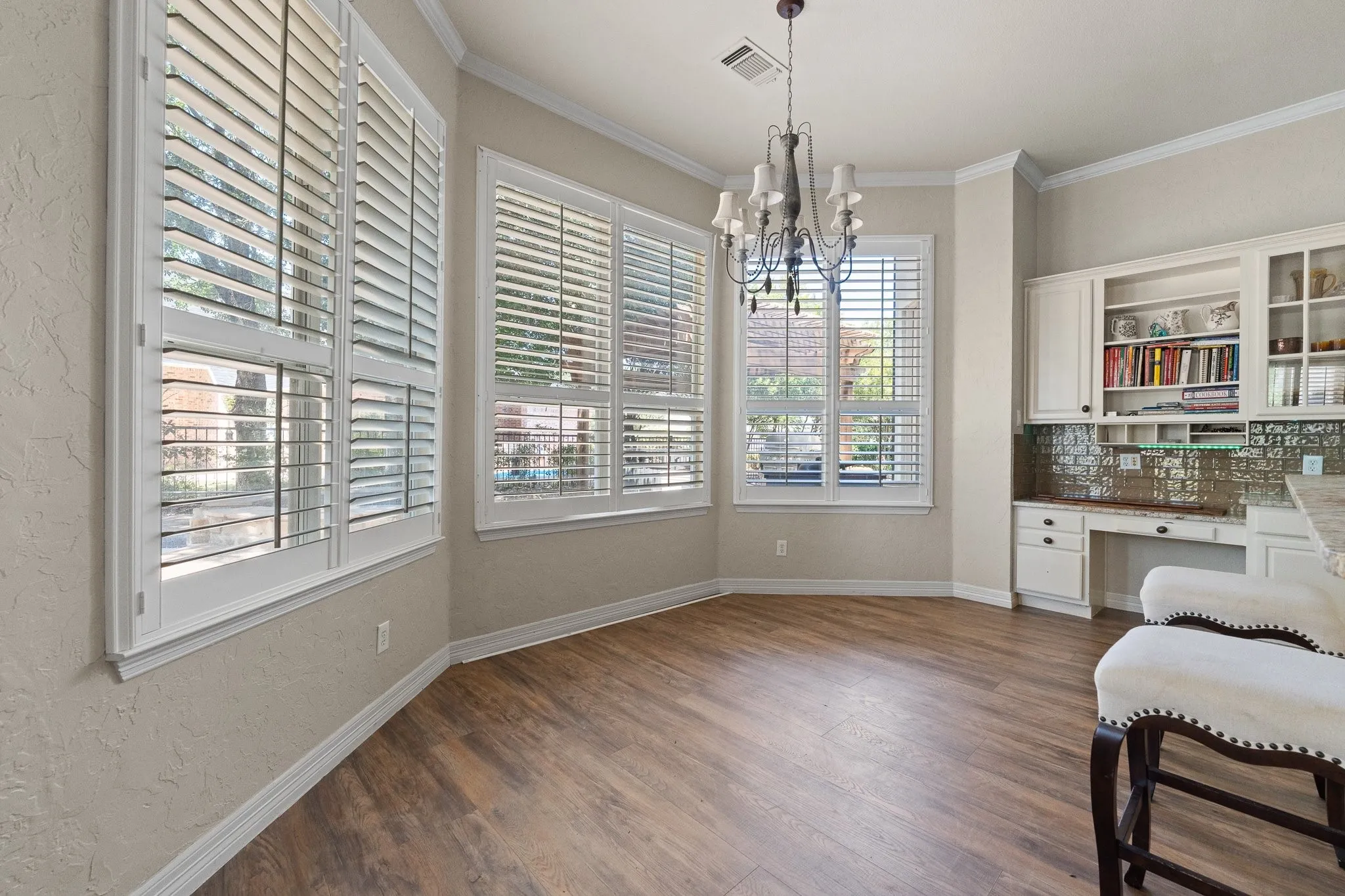 Single Family Residence For Sale in Tarrant County , 921 Fairway View Drive, Mansfield, Texas 76063, 4 Bedroom, 4 Bathroom, 3 Garage spaces, 4,067 Sqft, built in 1998, mls#21371948, Real Estate Agent in Mansfield, Homes For Sale in Tarrant county, Homes For Sale in Mansfield, Realtor in Mansfield Texas, Real Estate Brokerage Independent Realty Texas, Luminita Cordes Realtor