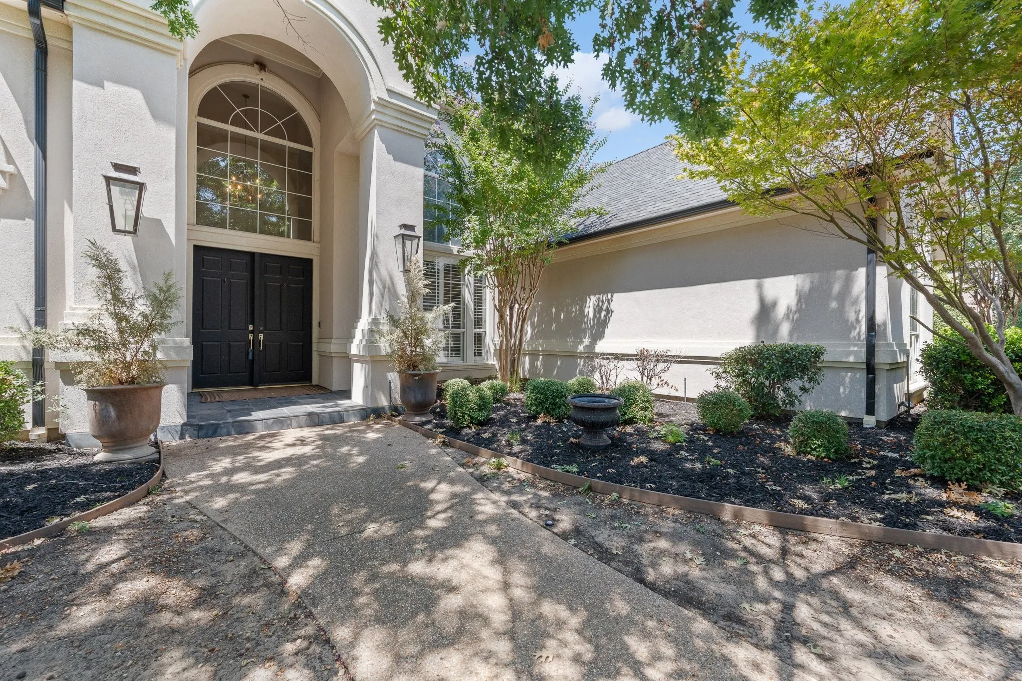 Single Family Residence For Sale in Tarrant County , 921 Fairway View Drive, Mansfield, Texas 76063, 4 Bedroom, 4 Bathroom, 3 Garage spaces, 4,067 Sqft, built in 1998, mls#21371948, Real Estate Agent in Mansfield, Homes For Sale in Tarrant county, Homes For Sale in Mansfield, Realtor in Mansfield Texas, Real Estate Brokerage Independent Realty Texas, Luminita Cordes Realtor