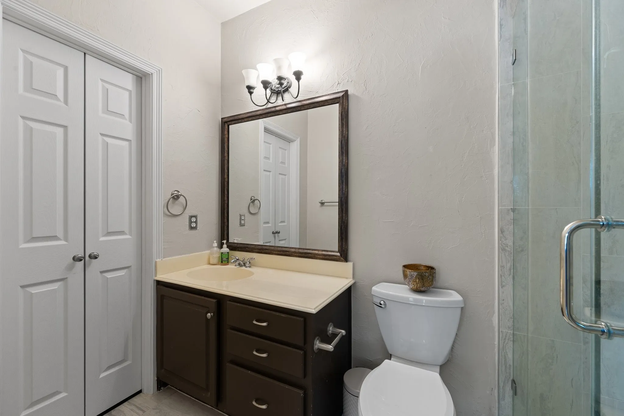 Single Family Residence For Sale in Tarrant County , 921 Fairway View Drive, Mansfield, Texas 76063, 4 Bedroom, 4 Bathroom, 3 Garage spaces, 4,067 Sqft, built in 1998, mls#21371948, Real Estate Agent in Mansfield, Homes For Sale in Tarrant county, Homes For Sale in Mansfield, Realtor in Mansfield Texas, Real Estate Brokerage Independent Realty Texas, Luminita Cordes Realtor