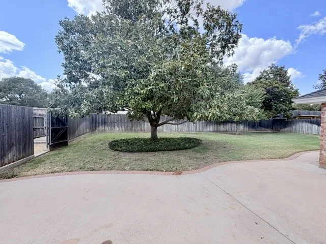 Single Family Residence For Sale in Taylor County , 5566 Chimney Rock Road, Abilene, Texas 79606, 3 Bedroom, 2 Bathroom, 2 Garage spaces, 2,193 Sqft, built in 1981, mls#21371950, Real Estate Agent in Abilene, Homes For Sale in Taylor county, Homes For Sale in Abilene, Realtor in Abilene Texas, Real Estate Brokerage Independent Realty Texas, Luminita Cordes Realtor