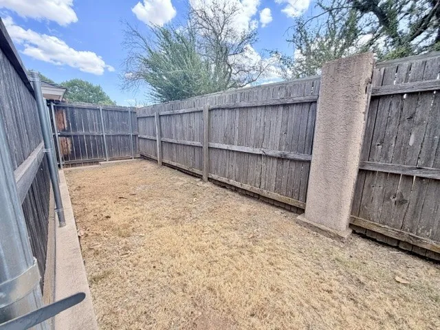 DOG RUN SEPARATE from back yard