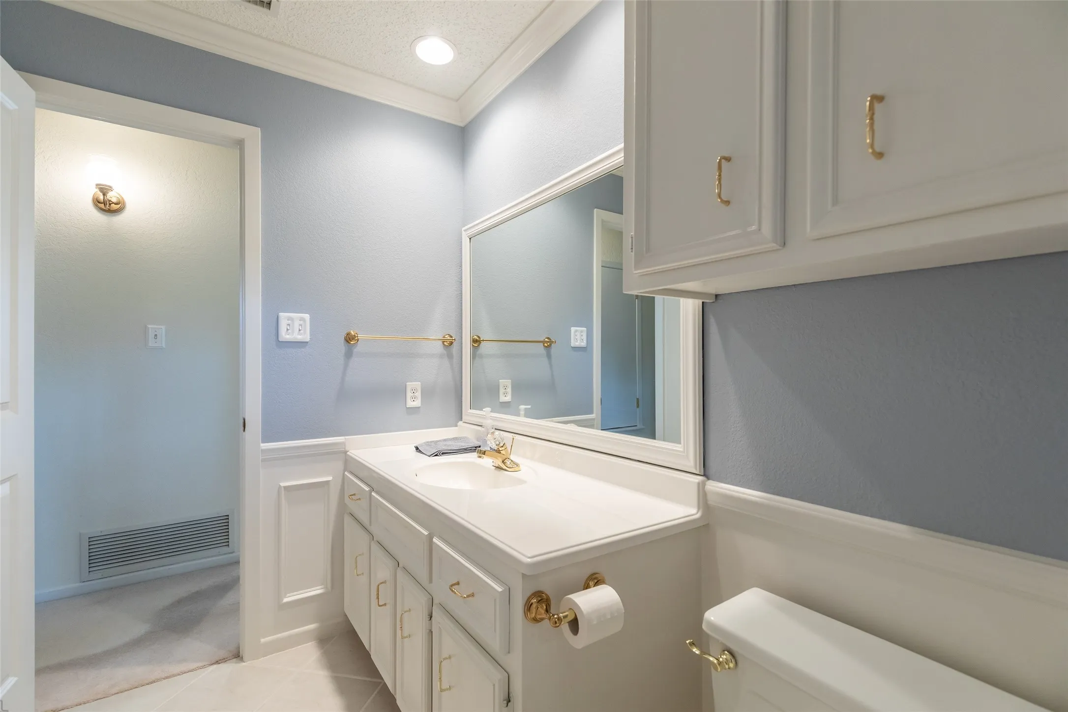 JACK AND JILL BATH AND A GUEST BATH