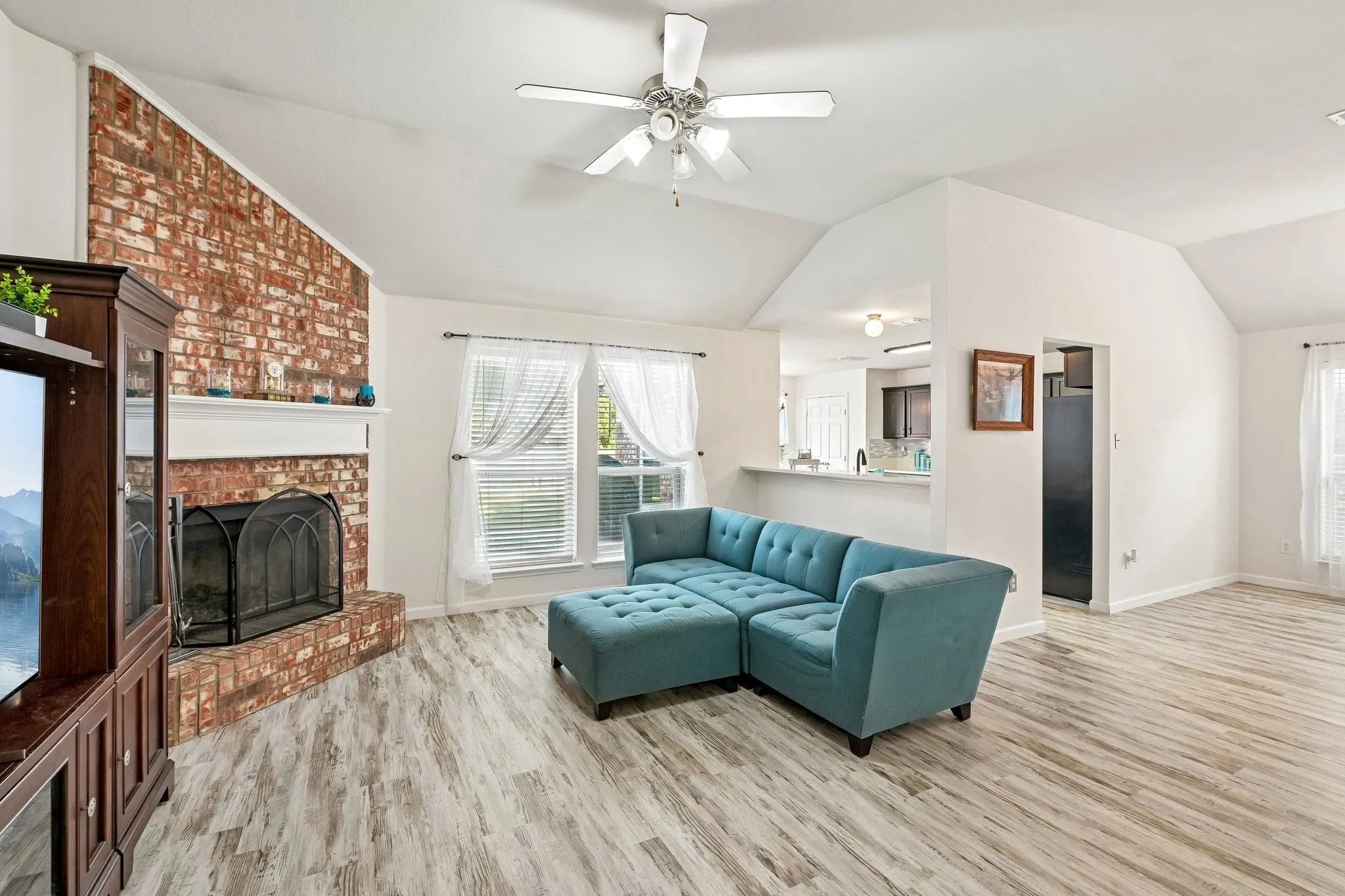 Single Family Residence For Sale in Tarrant County , 6925 Evening Shade Lane, Arlington, Texas 76002, 3 Bedroom, 2 Bathroom, 2 Garage spaces, 1,840 Sqft, built in 2005, mls#21371977, Real Estate Agent in Arlington, Homes For Sale in Tarrant county, Homes For Sale in Arlington, Realtor in Arlington Texas, Real Estate Brokerage Independent Realty Texas, Luminita Cordes Realtor