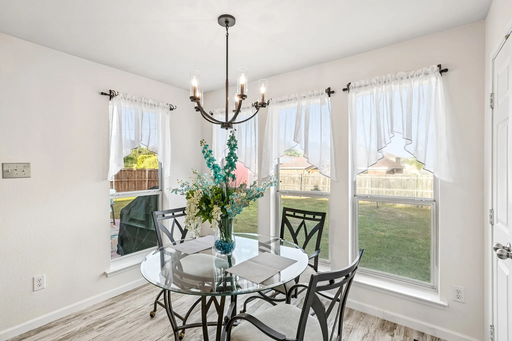 Single Family Residence For Sale in Tarrant County , 6925 Evening Shade Lane, Arlington, Texas 76002, 3 Bedroom, 2 Bathroom, 2 Garage spaces, 1,840 Sqft, built in 2005, mls#21371977, Real Estate Agent in Arlington, Homes For Sale in Tarrant county, Homes For Sale in Arlington, Realtor in Arlington Texas, Real Estate Brokerage Independent Realty Texas, Luminita Cordes Realtor