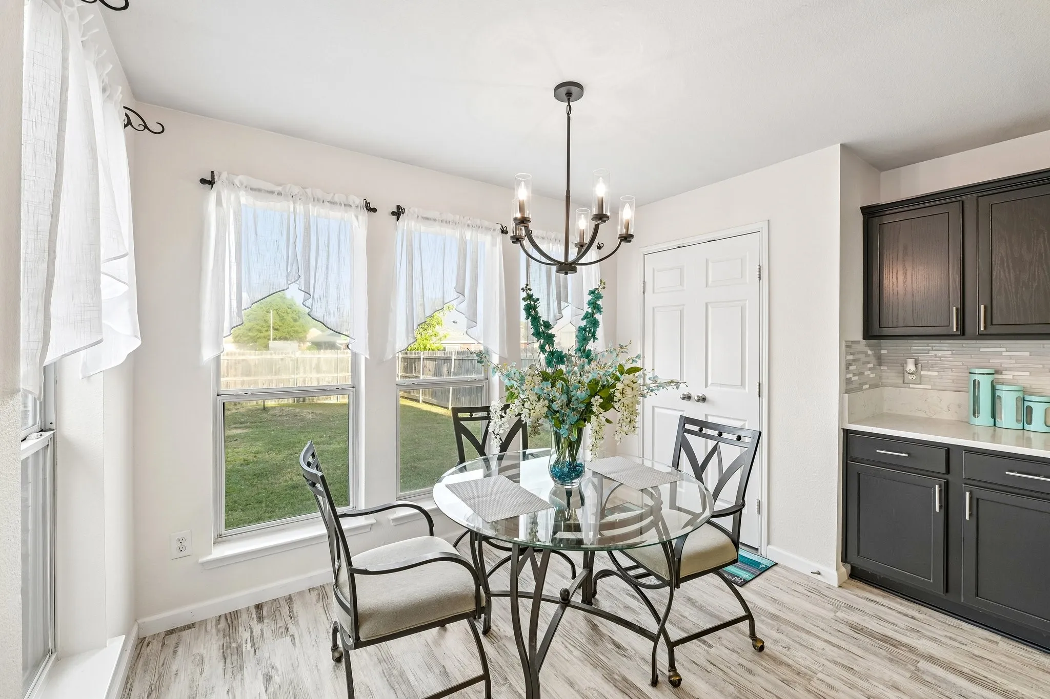 Single Family Residence For Sale in Tarrant County , 6925 Evening Shade Lane, Arlington, Texas 76002, 3 Bedroom, 2 Bathroom, 2 Garage spaces, 1,840 Sqft, built in 2005, mls#21371977, Real Estate Agent in Arlington, Homes For Sale in Tarrant county, Homes For Sale in Arlington, Realtor in Arlington Texas, Real Estate Brokerage Independent Realty Texas, Luminita Cordes Realtor