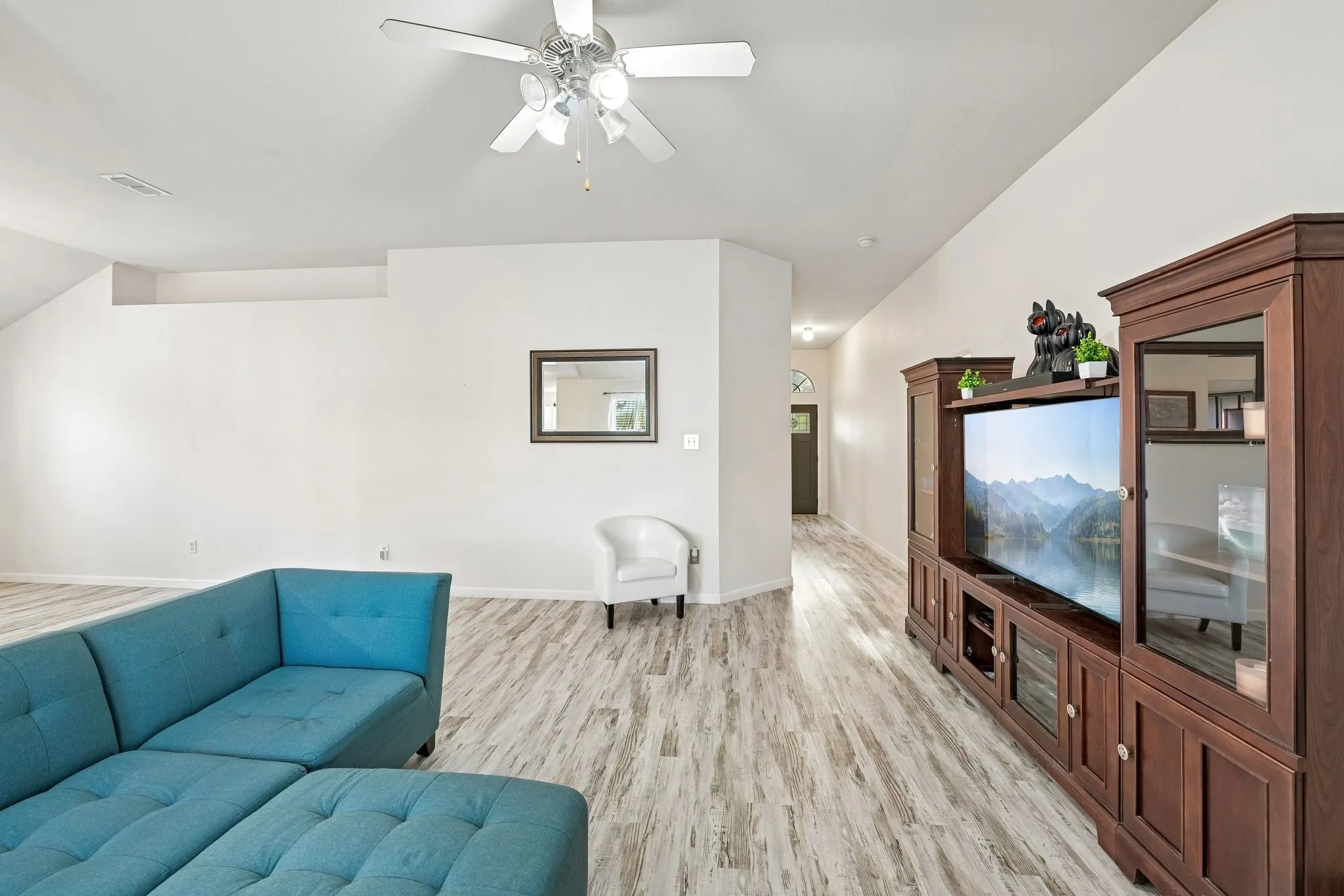 Single Family Residence For Sale in Tarrant County , 6925 Evening Shade Lane, Arlington, Texas 76002, 3 Bedroom, 2 Bathroom, 2 Garage spaces, 1,840 Sqft, built in 2005, mls#21371977, Real Estate Agent in Arlington, Homes For Sale in Tarrant county, Homes For Sale in Arlington, Realtor in Arlington Texas, Real Estate Brokerage Independent Realty Texas, Luminita Cordes Realtor