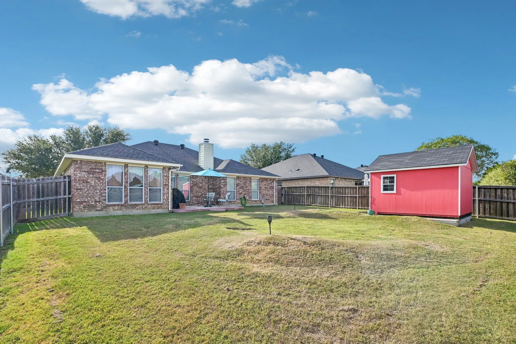 Single Family Residence For Sale in Tarrant County , 6925 Evening Shade Lane, Arlington, Texas 76002, 3 Bedroom, 2 Bathroom, 2 Garage spaces, 1,840 Sqft, built in 2005, mls#21371977, Real Estate Agent in Arlington, Homes For Sale in Tarrant county, Homes For Sale in Arlington, Realtor in Arlington Texas, Real Estate Brokerage Independent Realty Texas, Luminita Cordes Realtor
