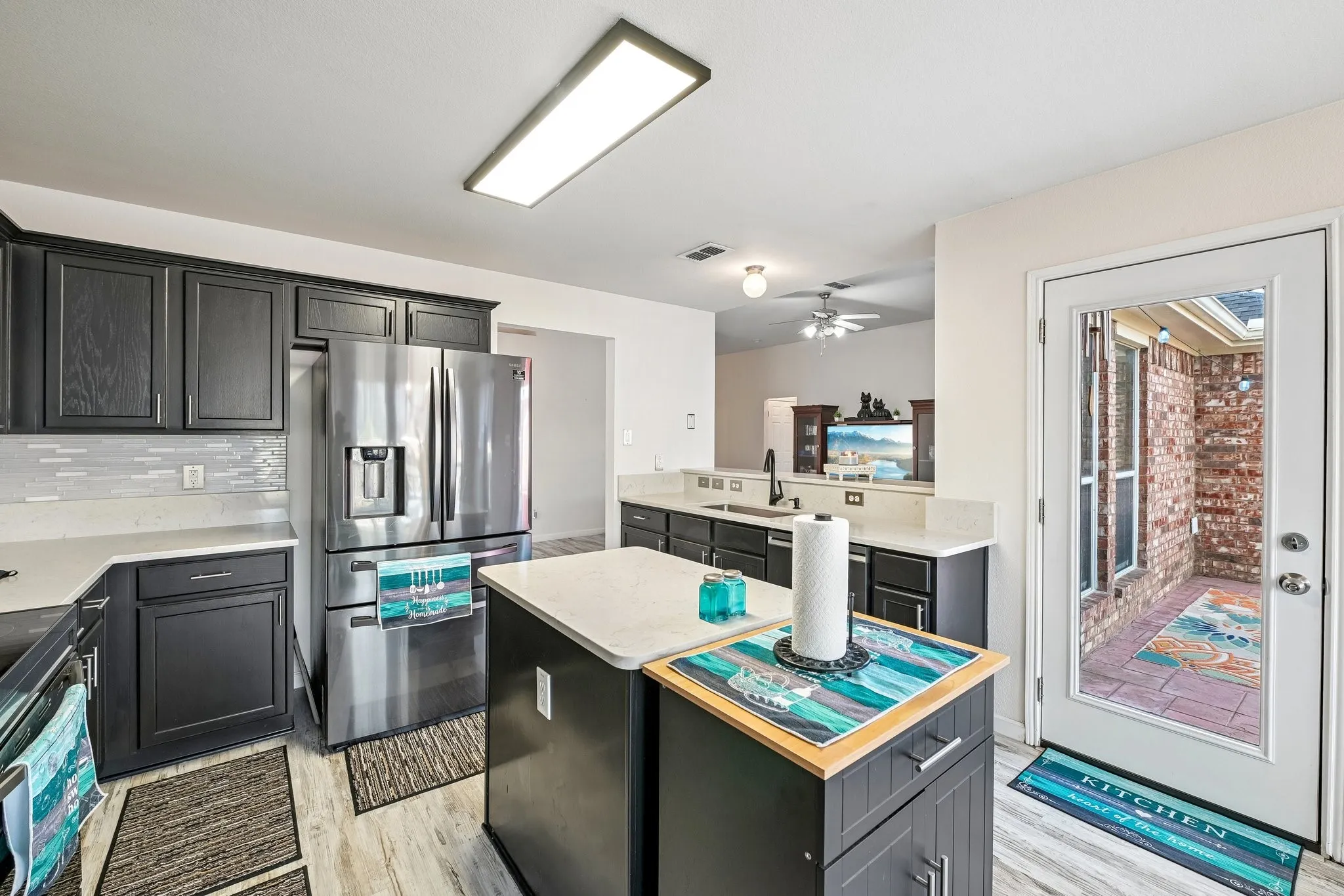 Single Family Residence For Sale in Tarrant County , 6925 Evening Shade Lane, Arlington, Texas 76002, 3 Bedroom, 2 Bathroom, 2 Garage spaces, 1,840 Sqft, built in 2005, mls#21371977, Real Estate Agent in Arlington, Homes For Sale in Tarrant county, Homes For Sale in Arlington, Realtor in Arlington Texas, Real Estate Brokerage Independent Realty Texas, Luminita Cordes Realtor