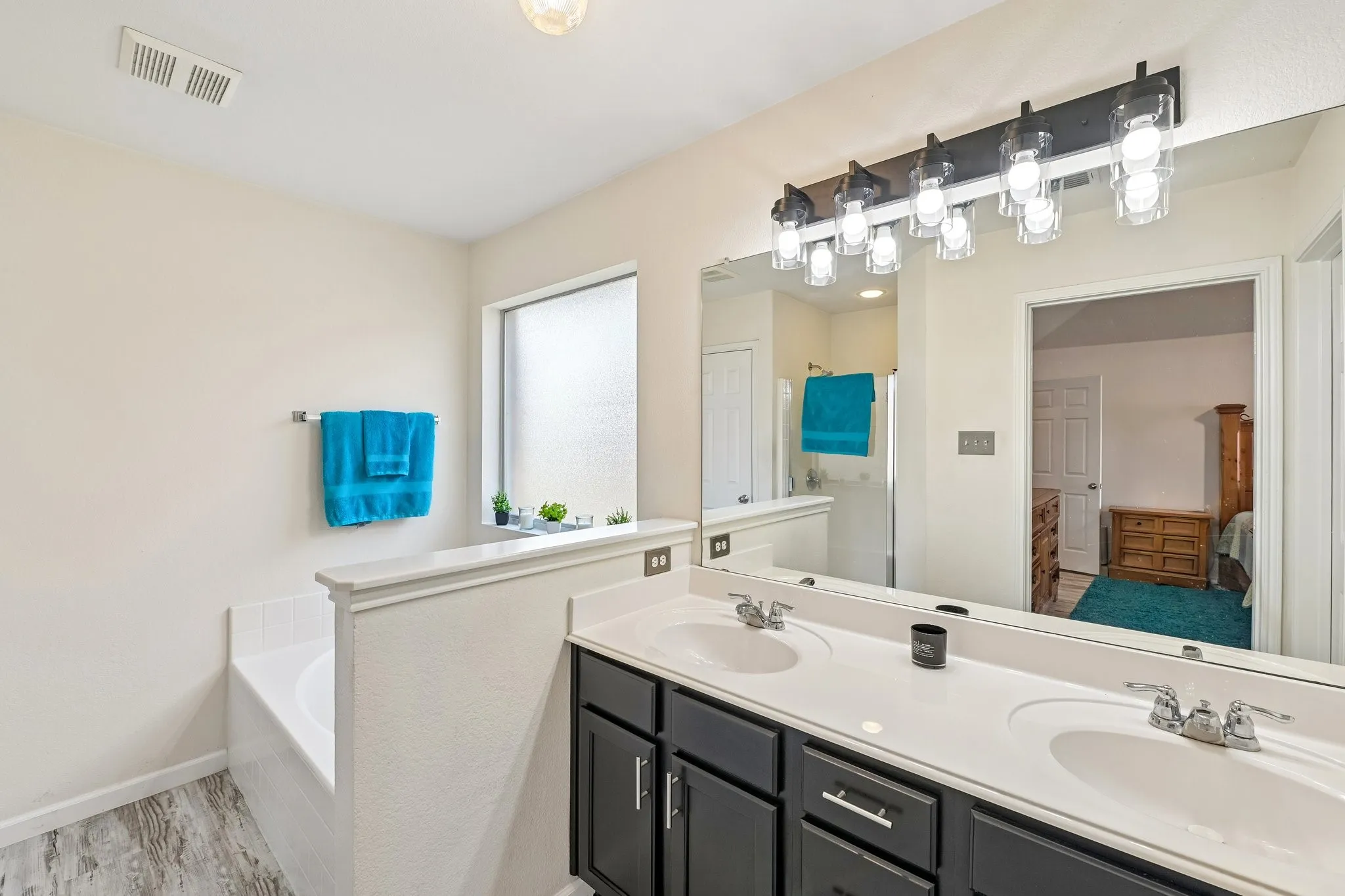 Single Family Residence For Sale in Tarrant County , 6925 Evening Shade Lane, Arlington, Texas 76002, 3 Bedroom, 2 Bathroom, 2 Garage spaces, 1,840 Sqft, built in 2005, mls#21371977, Real Estate Agent in Arlington, Homes For Sale in Tarrant county, Homes For Sale in Arlington, Realtor in Arlington Texas, Real Estate Brokerage Independent Realty Texas, Luminita Cordes Realtor