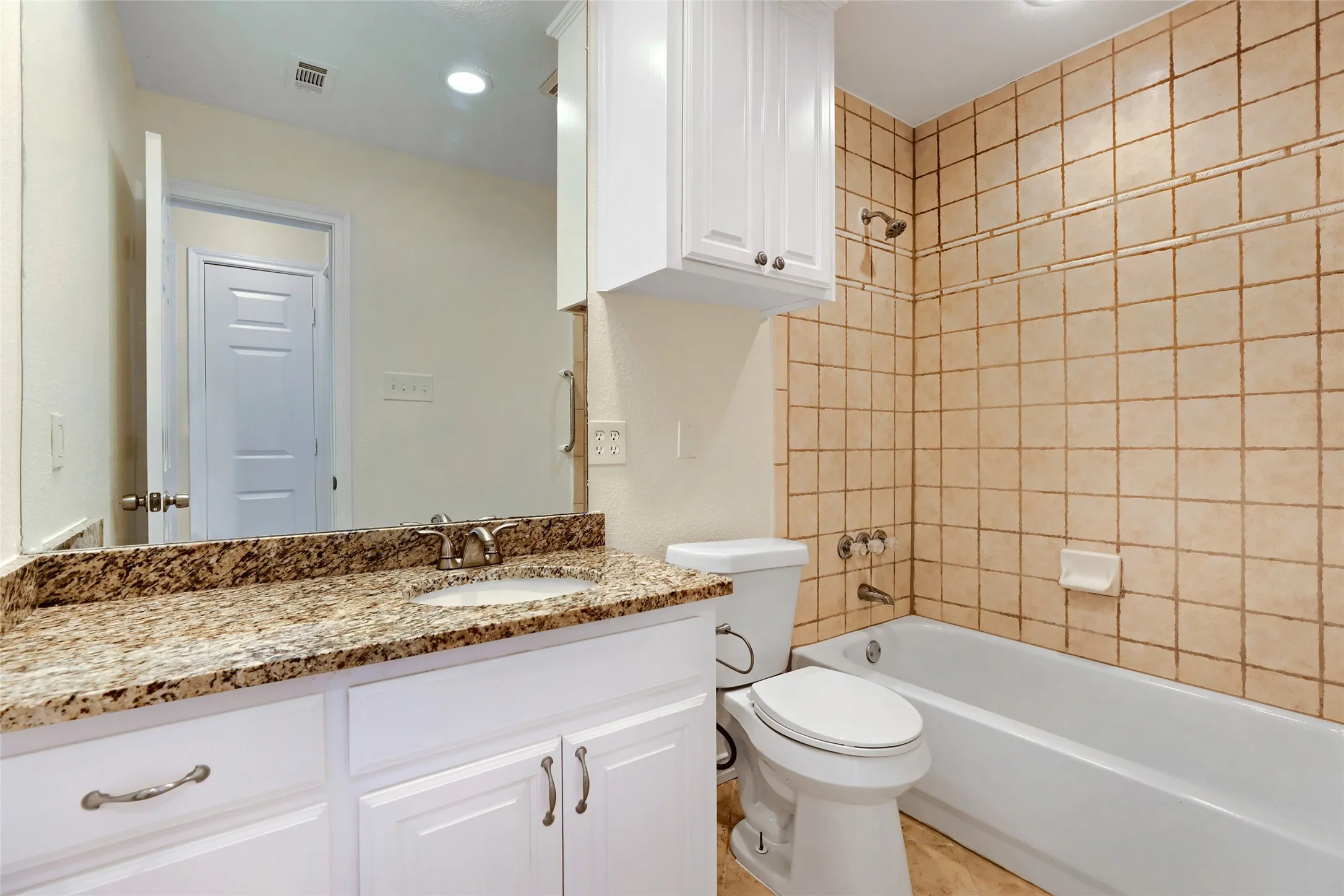 Single Family Residence For Sale in Tarrant County , 2903 E Mitchell Street, Arlington, Texas 76010, 3 Bedroom, 2 Bathroom, 2 Garage spaces, 1,317 Sqft, built in 1964, mls#21370285, Real Estate Agent in Arlington, Homes For Sale in Tarrant county, Homes For Sale in Arlington, Realtor in Arlington Texas, Real Estate Brokerage Independent Realty Texas, Luminita Cordes Realtor