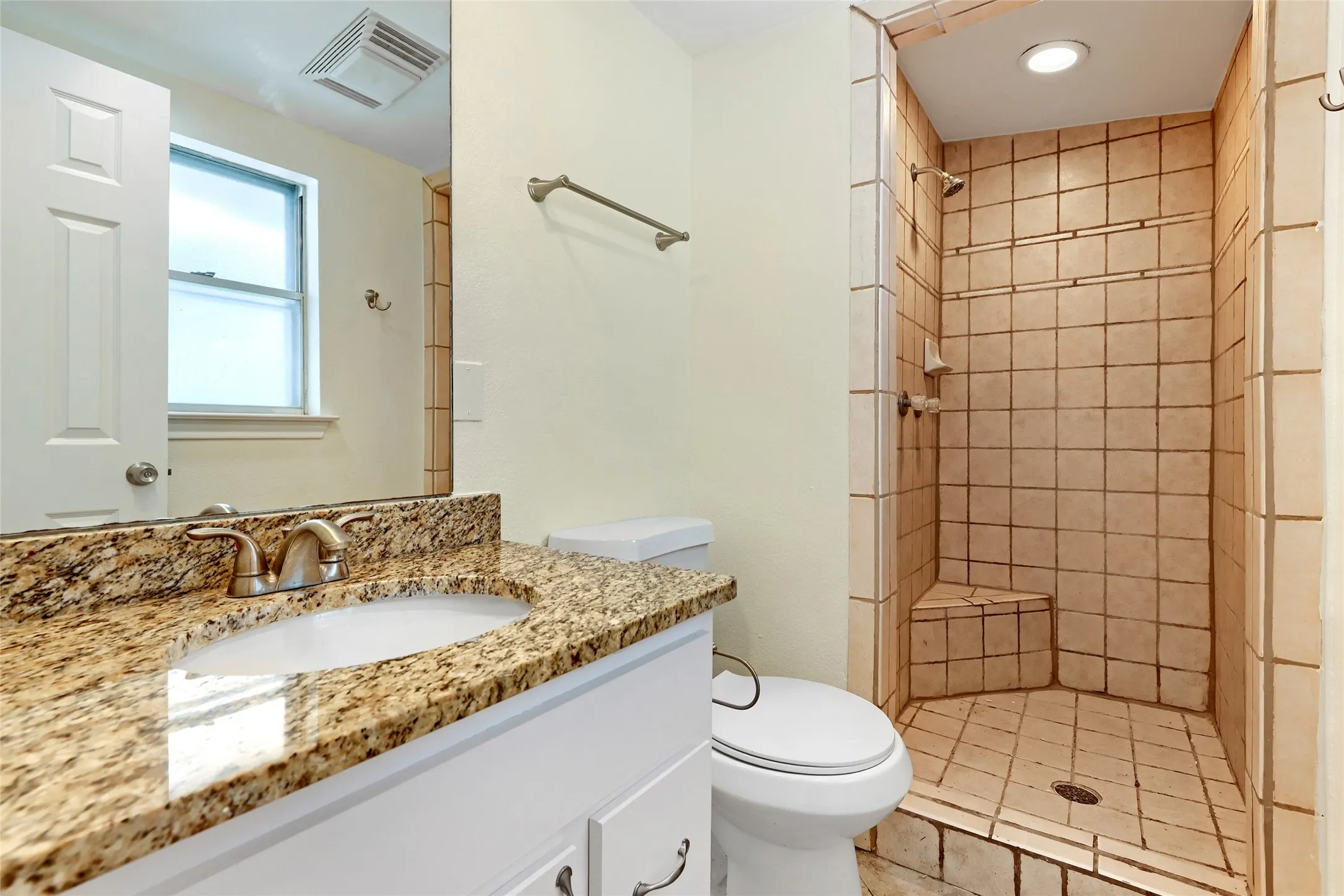 Single Family Residence For Sale in Tarrant County , 2903 E Mitchell Street, Arlington, Texas 76010, 3 Bedroom, 2 Bathroom, 2 Garage spaces, 1,317 Sqft, built in 1964, mls#21370285, Real Estate Agent in Arlington, Homes For Sale in Tarrant county, Homes For Sale in Arlington, Realtor in Arlington Texas, Real Estate Brokerage Independent Realty Texas, Luminita Cordes Realtor