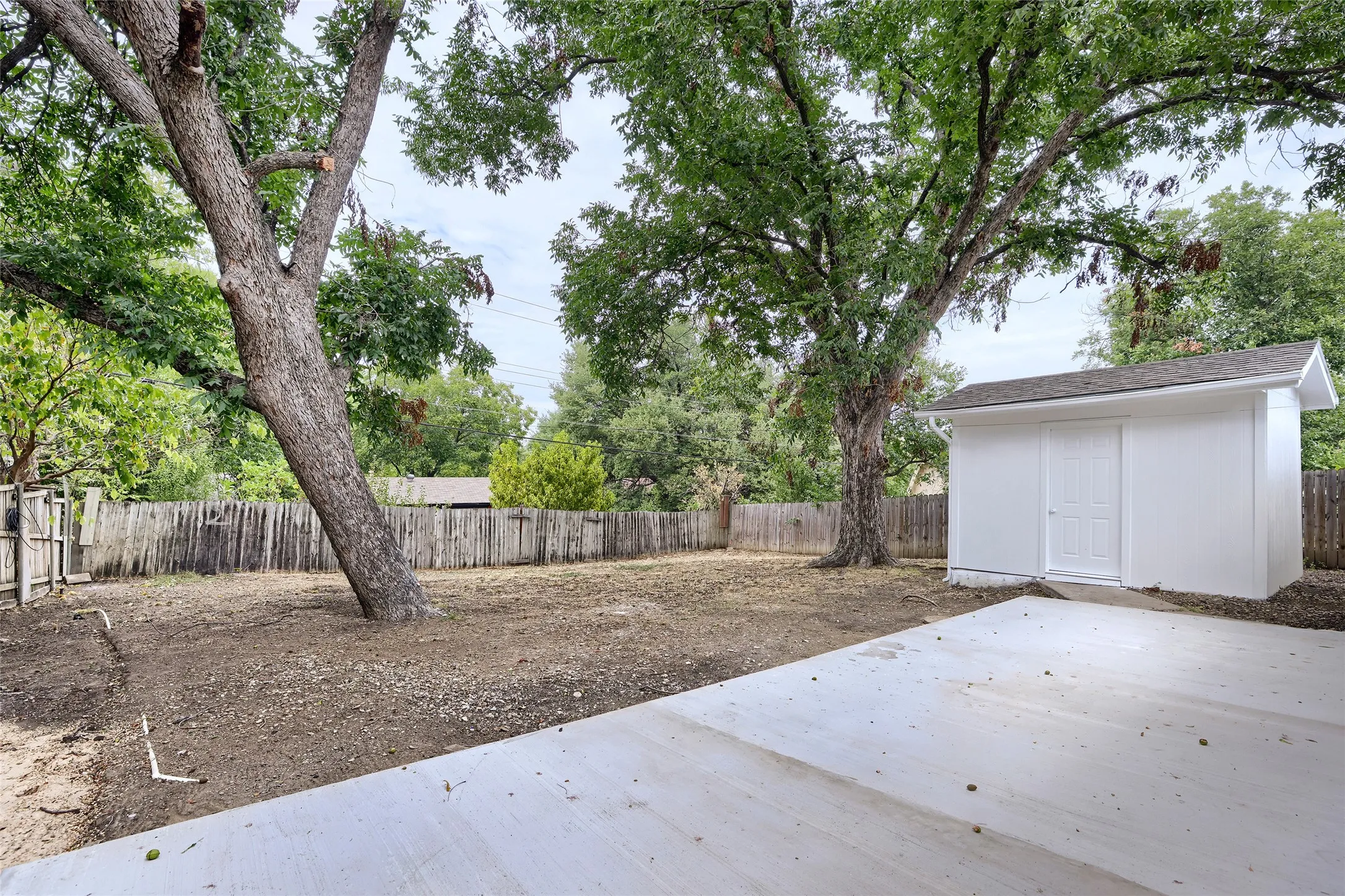 Single Family Residence For Sale in Tarrant County , 2903 E Mitchell Street, Arlington, Texas 76010, 3 Bedroom, 2 Bathroom, 2 Garage spaces, 1,317 Sqft, built in 1964, mls#21370285, Real Estate Agent in Arlington, Homes For Sale in Tarrant county, Homes For Sale in Arlington, Realtor in Arlington Texas, Real Estate Brokerage Independent Realty Texas, Luminita Cordes Realtor