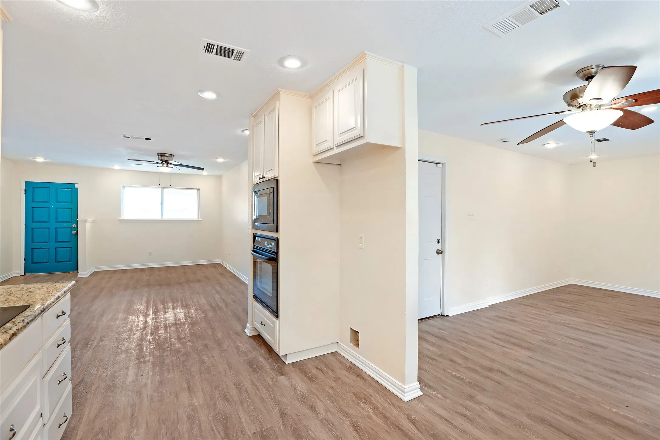 Single Family Residence For Sale in Tarrant County , 2903 E Mitchell Street, Arlington, Texas 76010, 3 Bedroom, 2 Bathroom, 2 Garage spaces, 1,317 Sqft, built in 1964, mls#21370285, Real Estate Agent in Arlington, Homes For Sale in Tarrant county, Homes For Sale in Arlington, Realtor in Arlington Texas, Real Estate Brokerage Independent Realty Texas, Luminita Cordes Realtor