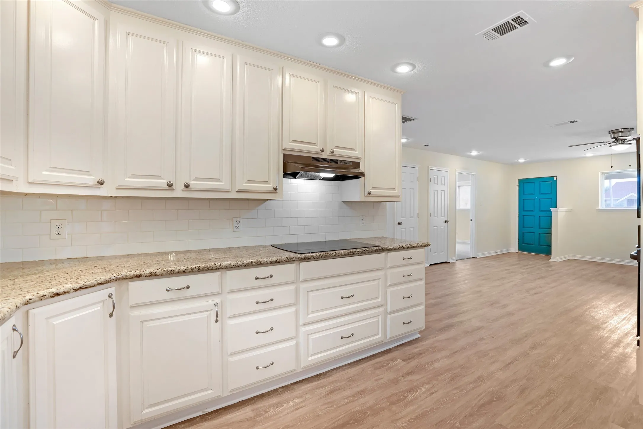 Single Family Residence For Sale in Tarrant County , 2903 E Mitchell Street, Arlington, Texas 76010, 3 Bedroom, 2 Bathroom, 2 Garage spaces, 1,317 Sqft, built in 1964, mls#21370285, Real Estate Agent in Arlington, Homes For Sale in Tarrant county, Homes For Sale in Arlington, Realtor in Arlington Texas, Real Estate Brokerage Independent Realty Texas, Luminita Cordes Realtor