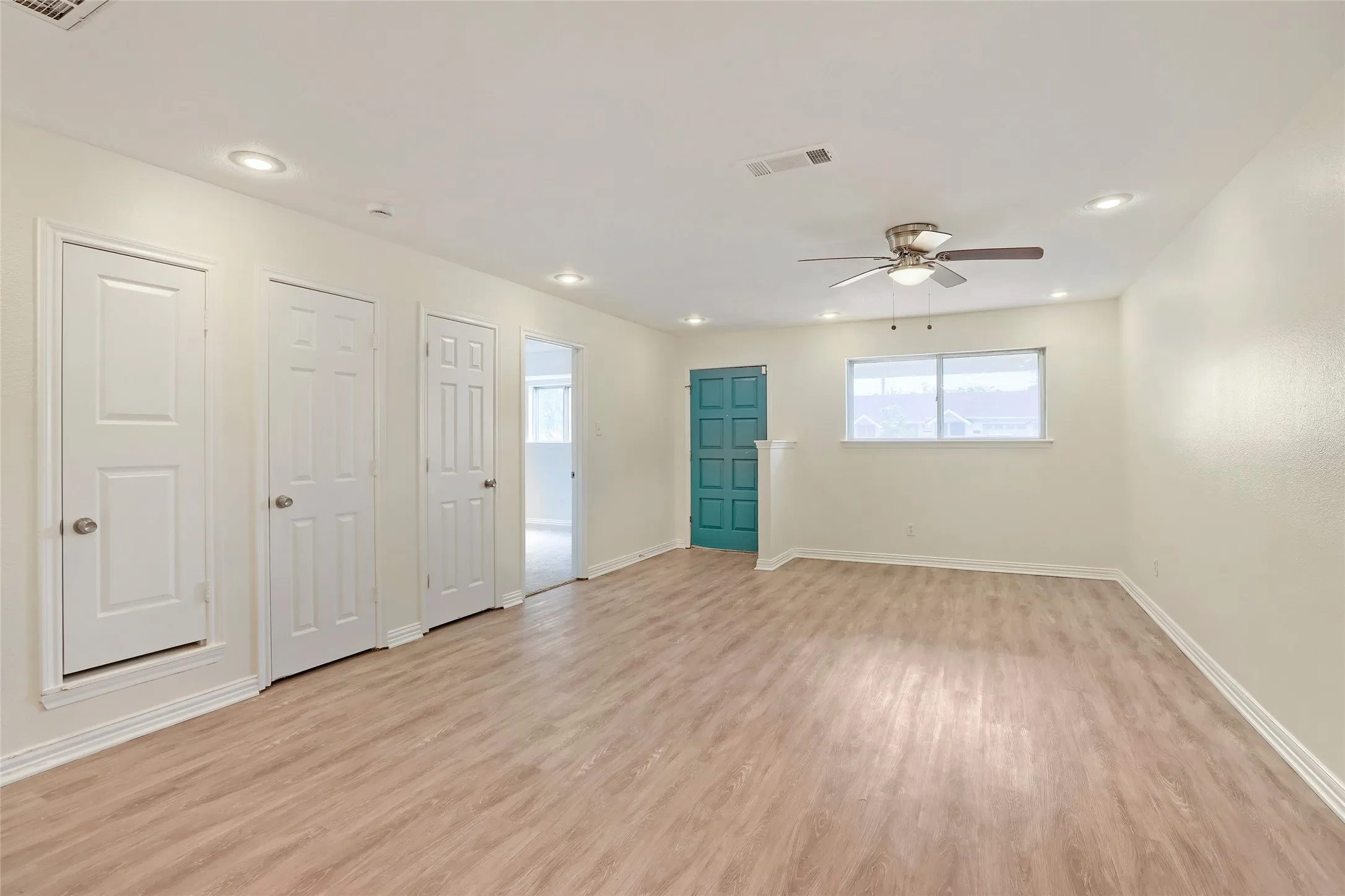 Single Family Residence For Sale in Tarrant County , 2903 E Mitchell Street, Arlington, Texas 76010, 3 Bedroom, 2 Bathroom, 2 Garage spaces, 1,317 Sqft, built in 1964, mls#21370285, Real Estate Agent in Arlington, Homes For Sale in Tarrant county, Homes For Sale in Arlington, Realtor in Arlington Texas, Real Estate Brokerage Independent Realty Texas, Luminita Cordes Realtor