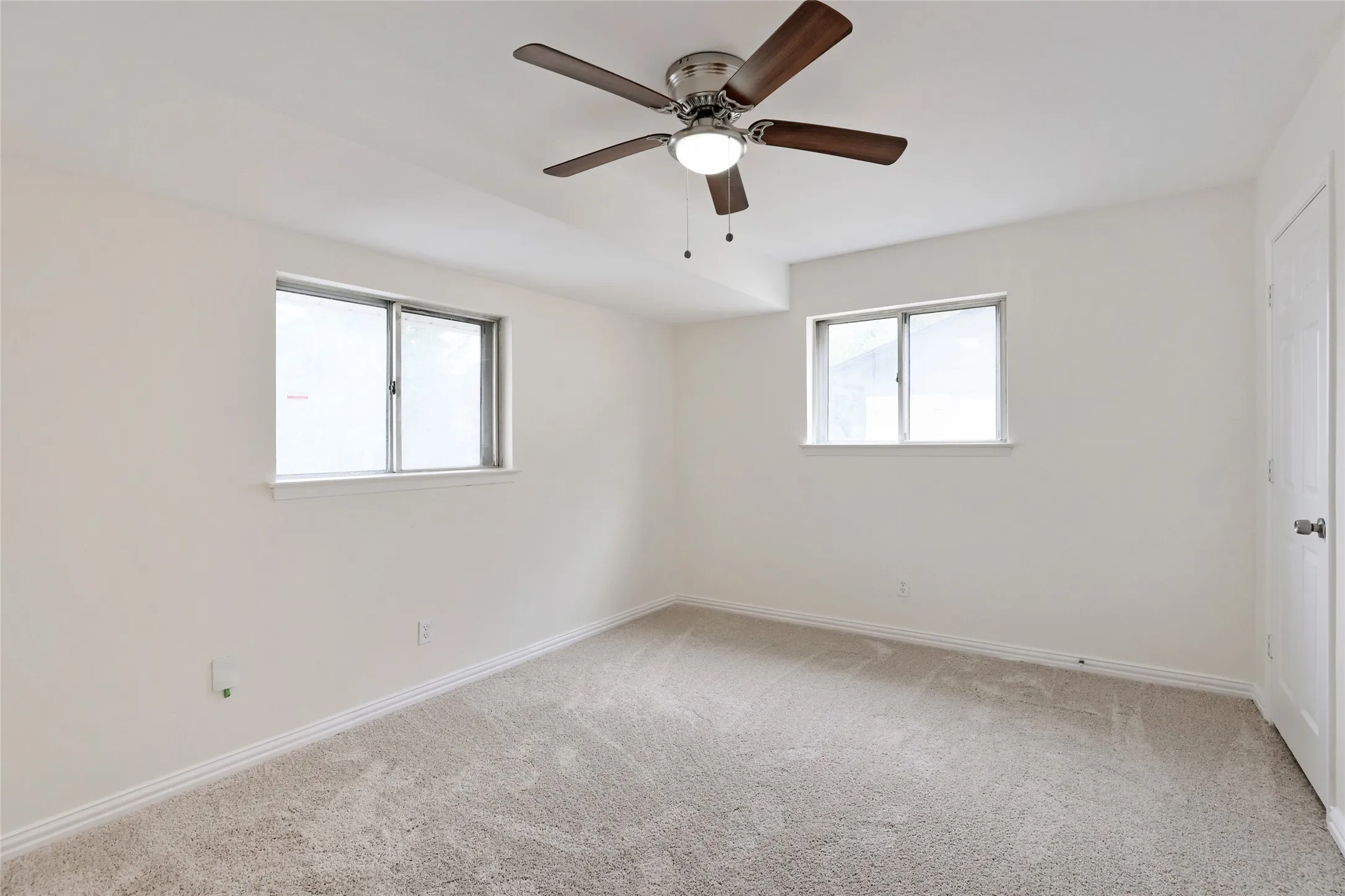 Single Family Residence For Sale in Tarrant County , 2903 E Mitchell Street, Arlington, Texas 76010, 3 Bedroom, 2 Bathroom, 2 Garage spaces, 1,317 Sqft, built in 1964, mls#21370285, Real Estate Agent in Arlington, Homes For Sale in Tarrant county, Homes For Sale in Arlington, Realtor in Arlington Texas, Real Estate Brokerage Independent Realty Texas, Luminita Cordes Realtor