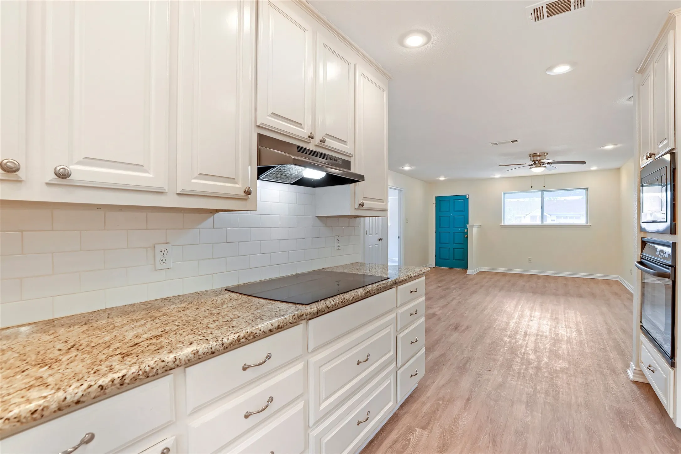 Single Family Residence For Sale in Tarrant County , 2903 E Mitchell Street, Arlington, Texas 76010, 3 Bedroom, 2 Bathroom, 2 Garage spaces, 1,317 Sqft, built in 1964, mls#21370285, Real Estate Agent in Arlington, Homes For Sale in Tarrant county, Homes For Sale in Arlington, Realtor in Arlington Texas, Real Estate Brokerage Independent Realty Texas, Luminita Cordes Realtor