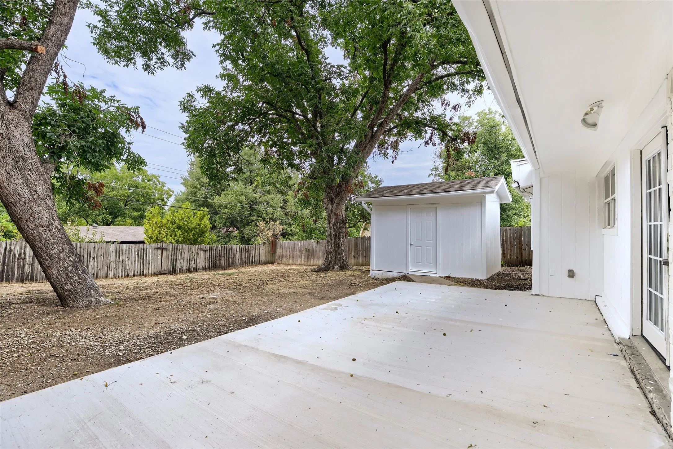 Single Family Residence For Sale in Tarrant County , 2903 E Mitchell Street, Arlington, Texas 76010, 3 Bedroom, 2 Bathroom, 2 Garage spaces, 1,317 Sqft, built in 1964, mls#21370285, Real Estate Agent in Arlington, Homes For Sale in Tarrant county, Homes For Sale in Arlington, Realtor in Arlington Texas, Real Estate Brokerage Independent Realty Texas, Luminita Cordes Realtor