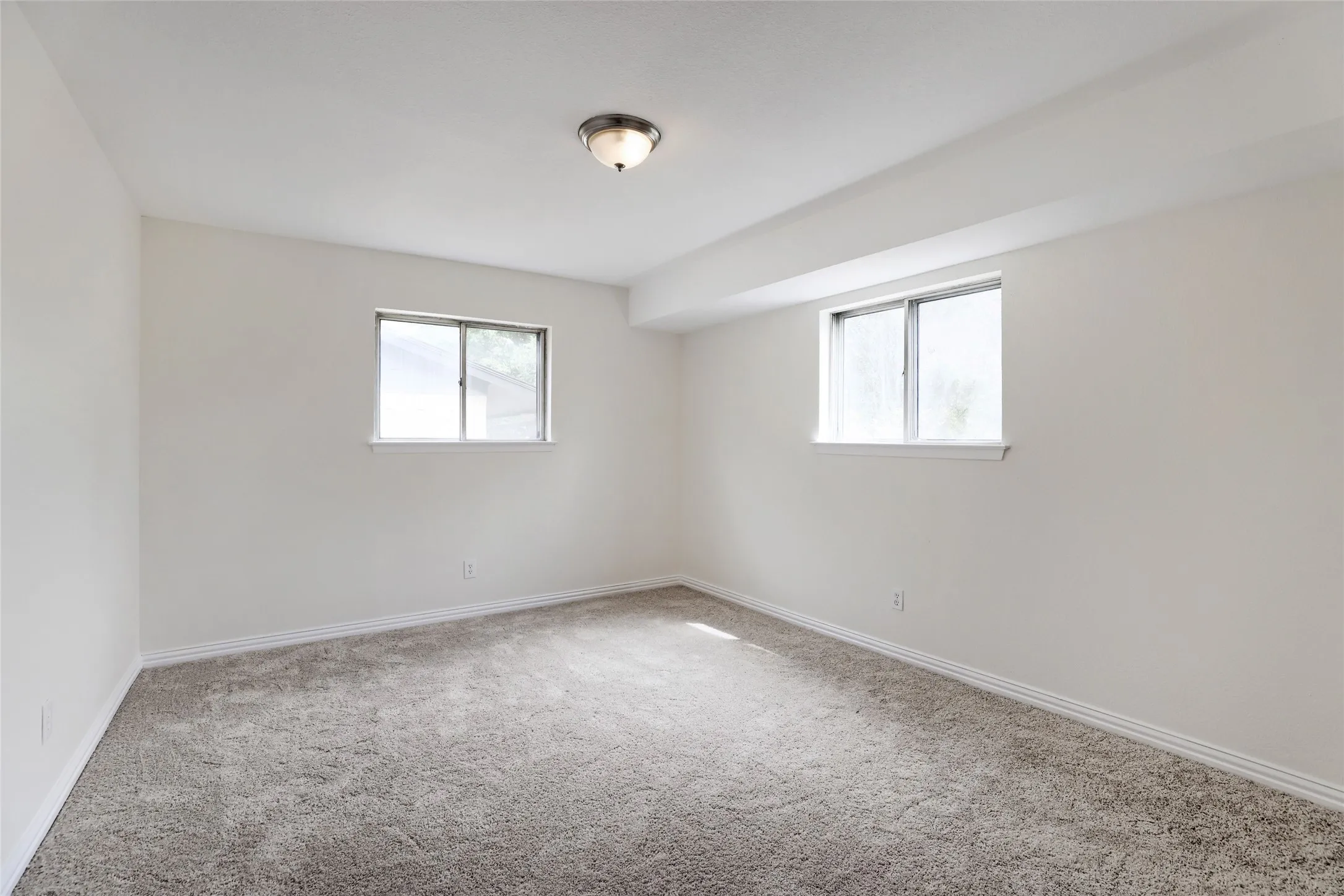 Single Family Residence For Sale in Tarrant County , 2903 E Mitchell Street, Arlington, Texas 76010, 3 Bedroom, 2 Bathroom, 2 Garage spaces, 1,317 Sqft, built in 1964, mls#21370285, Real Estate Agent in Arlington, Homes For Sale in Tarrant county, Homes For Sale in Arlington, Realtor in Arlington Texas, Real Estate Brokerage Independent Realty Texas, Luminita Cordes Realtor