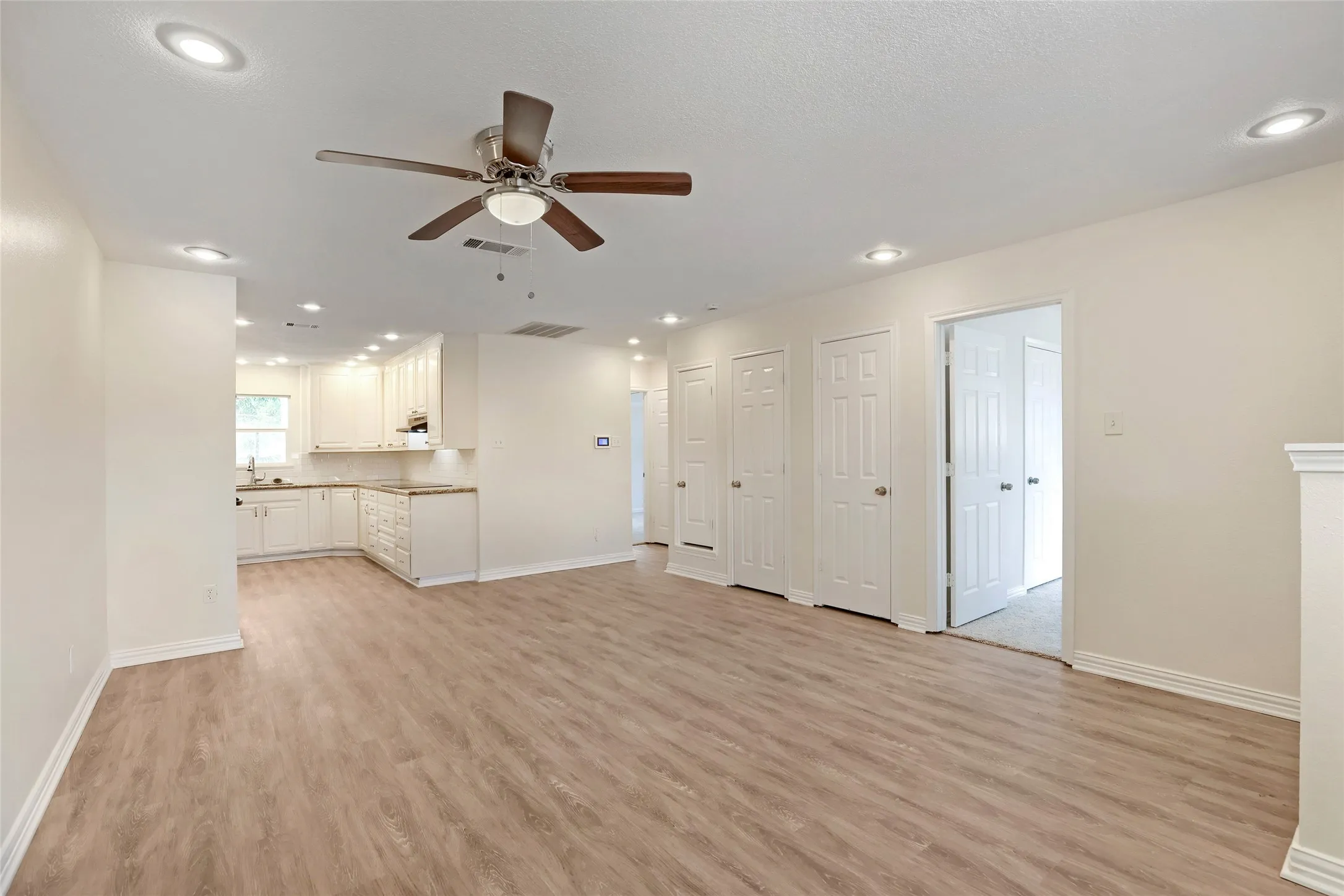 Single Family Residence For Sale in Tarrant County , 2903 E Mitchell Street, Arlington, Texas 76010, 3 Bedroom, 2 Bathroom, 2 Garage spaces, 1,317 Sqft, built in 1964, mls#21370285, Real Estate Agent in Arlington, Homes For Sale in Tarrant county, Homes For Sale in Arlington, Realtor in Arlington Texas, Real Estate Brokerage Independent Realty Texas, Luminita Cordes Realtor